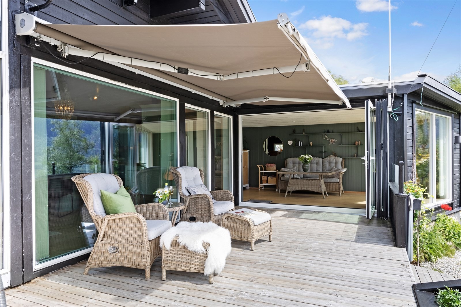 Fullisolert tilbygg med direkte adkomst terrasse. Galleribilde