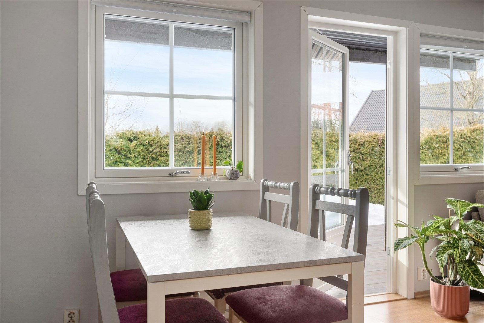 Det er god plass til spisebord i tilknytning til kjøkkenet. Galleribilde