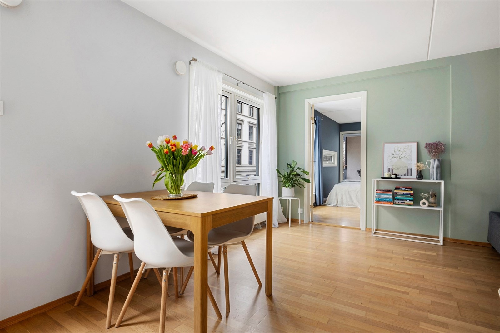 Velkommen til Eiriks gate 14, presentert av Alexander Johannessen ved Nordvik Galleribilde