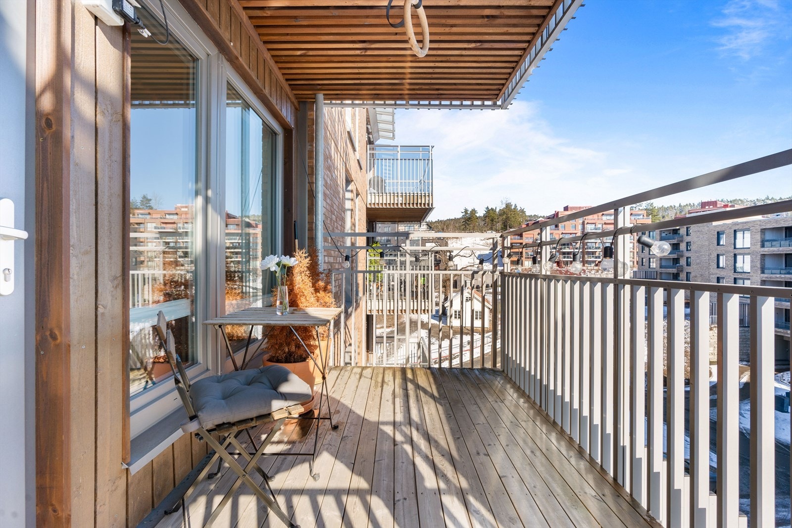 Dette er en lys og moderne 1-roms selveierleilighet fra 2016 med arealeffektiv planløsning! Galleribilde