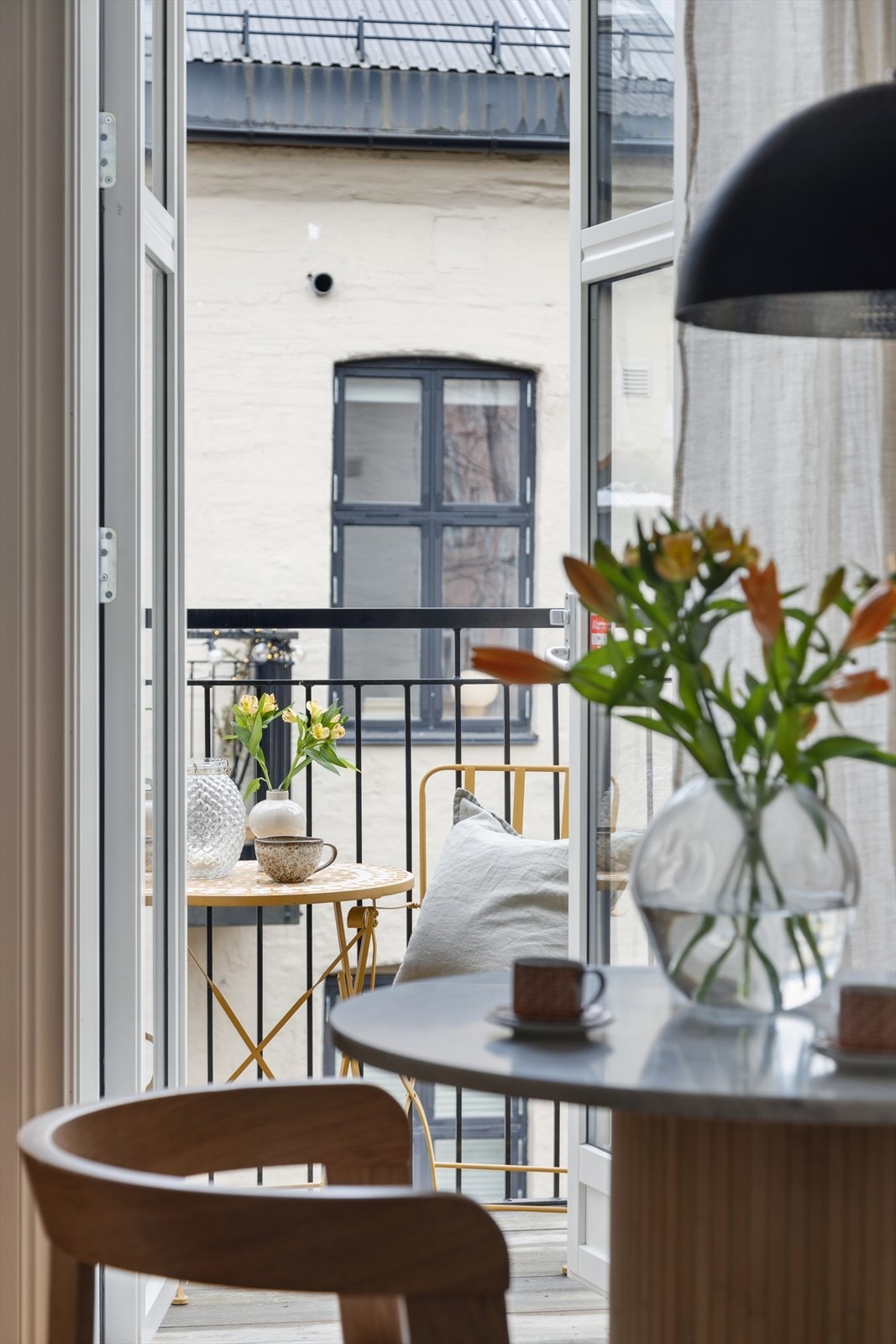 Fra stuen har du utgang til en nydelig balkong vendt mot indre gård. Galleribilde