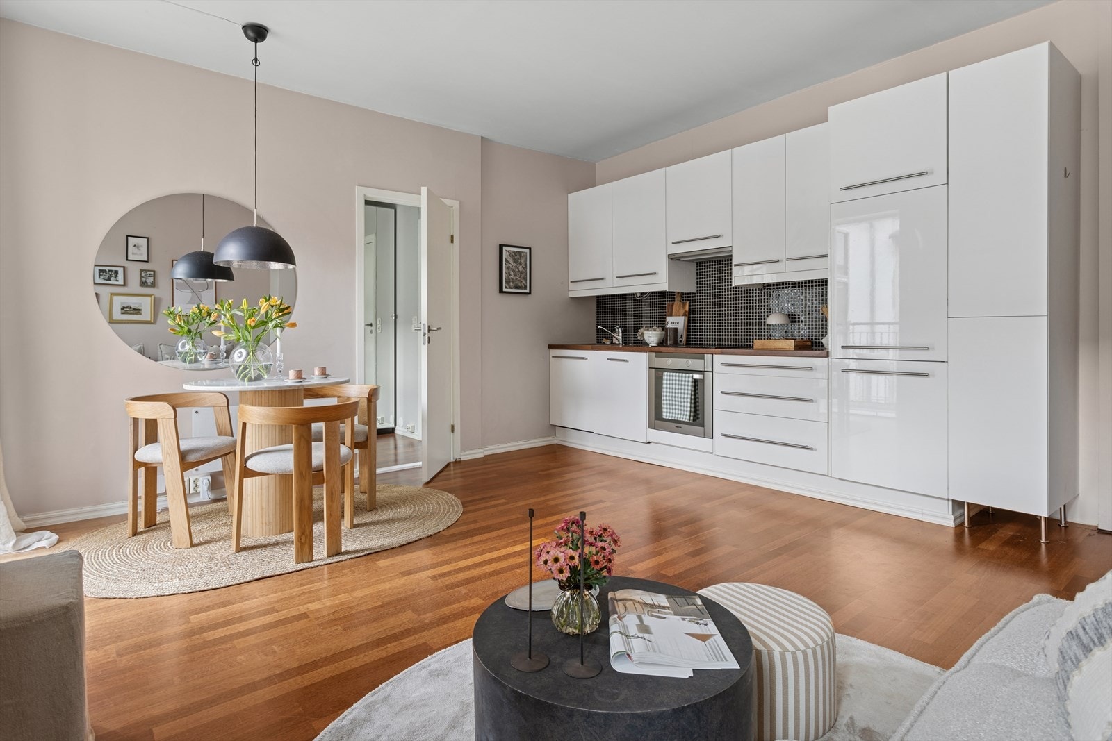 Det er god planløsning som gjør det enkelt å møblere etter eget ønske. Galleribilde