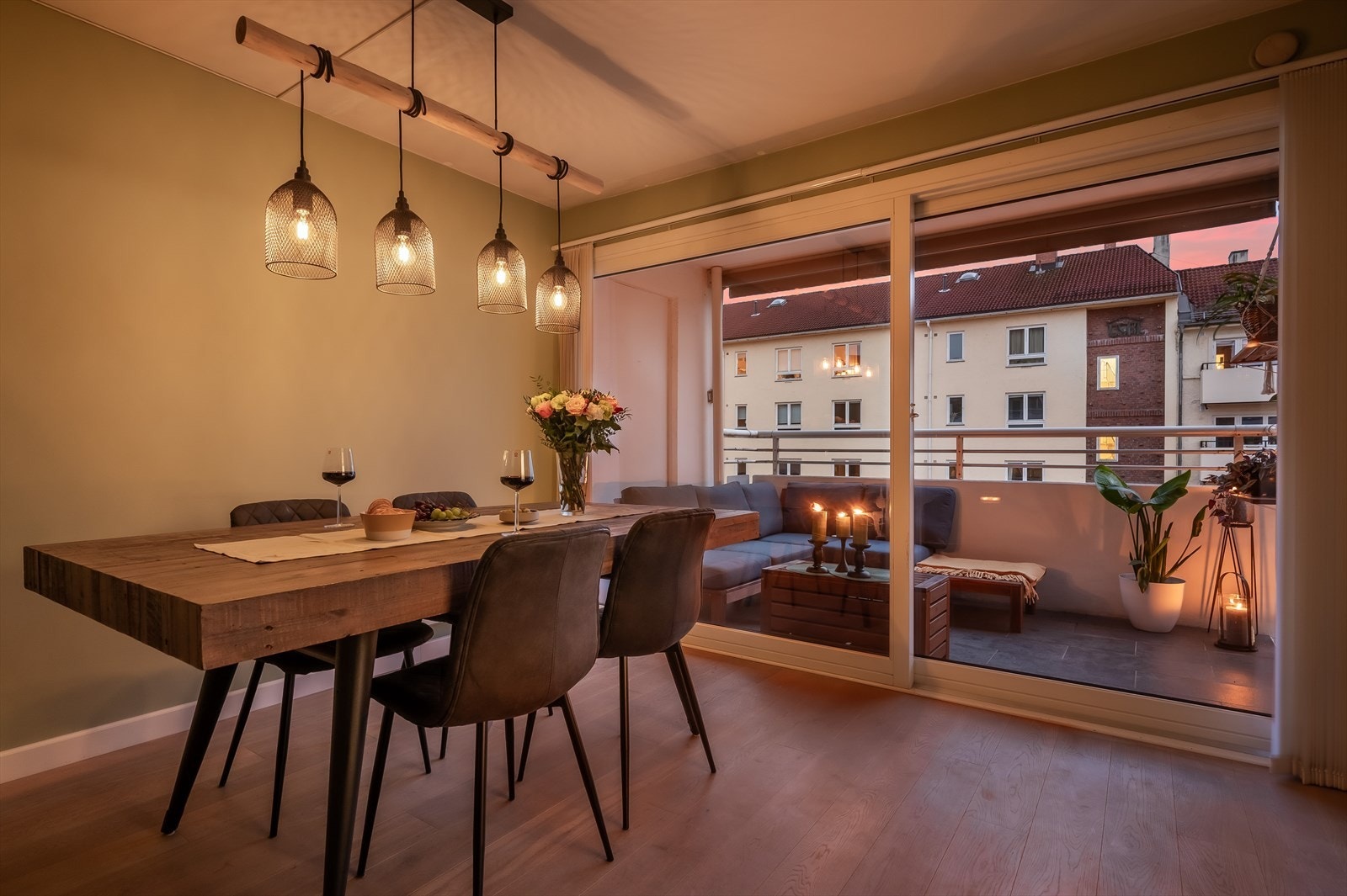 Dette er en stor og fin 3-roms leilighet med en attraktiv og sentral beliggenhet på Sagene. Galleribilde