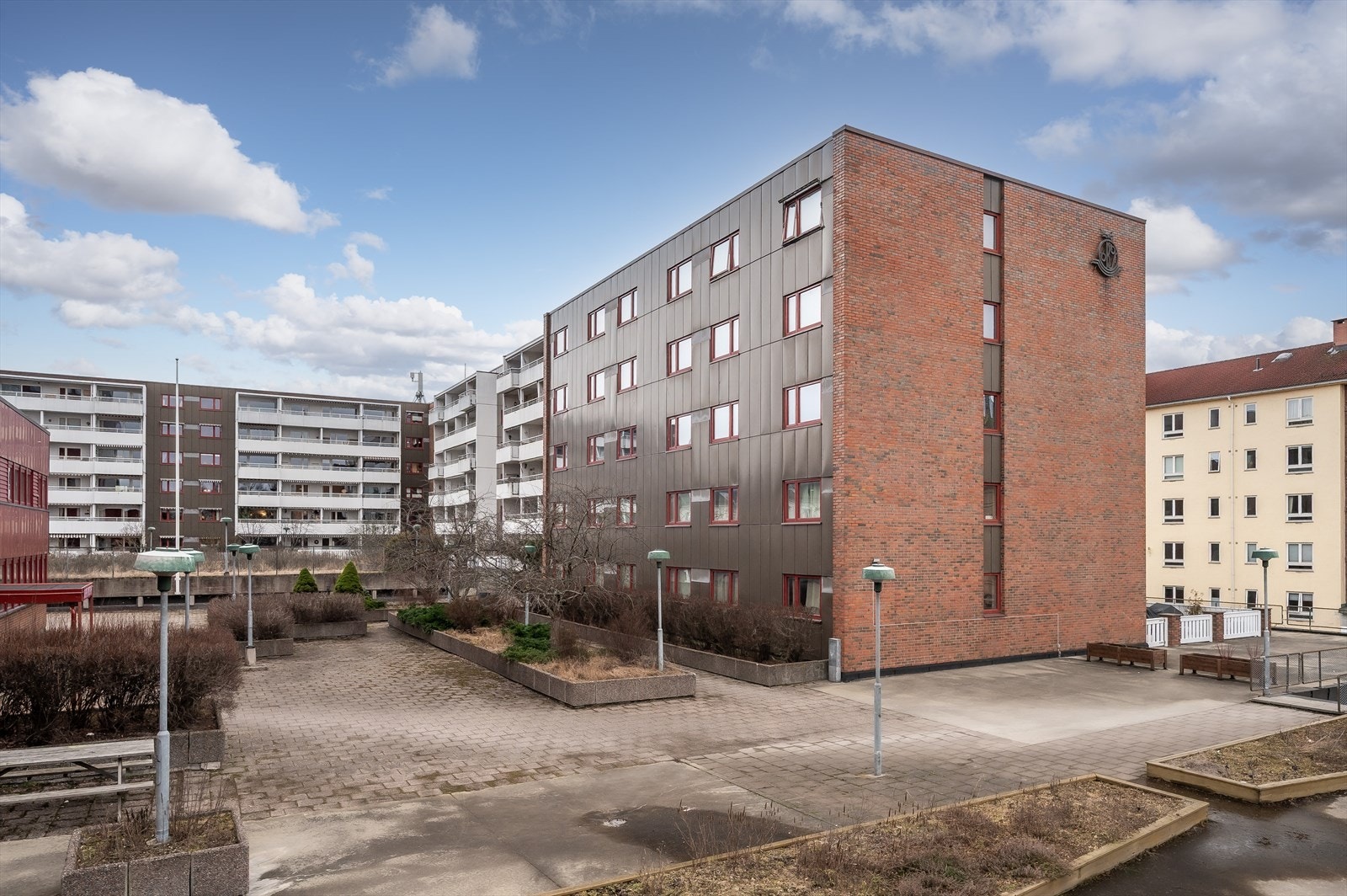 Sageneterrassen borettslag består av 87 andelsleiligheter fordelt på 3 bygninger. Galleribilde