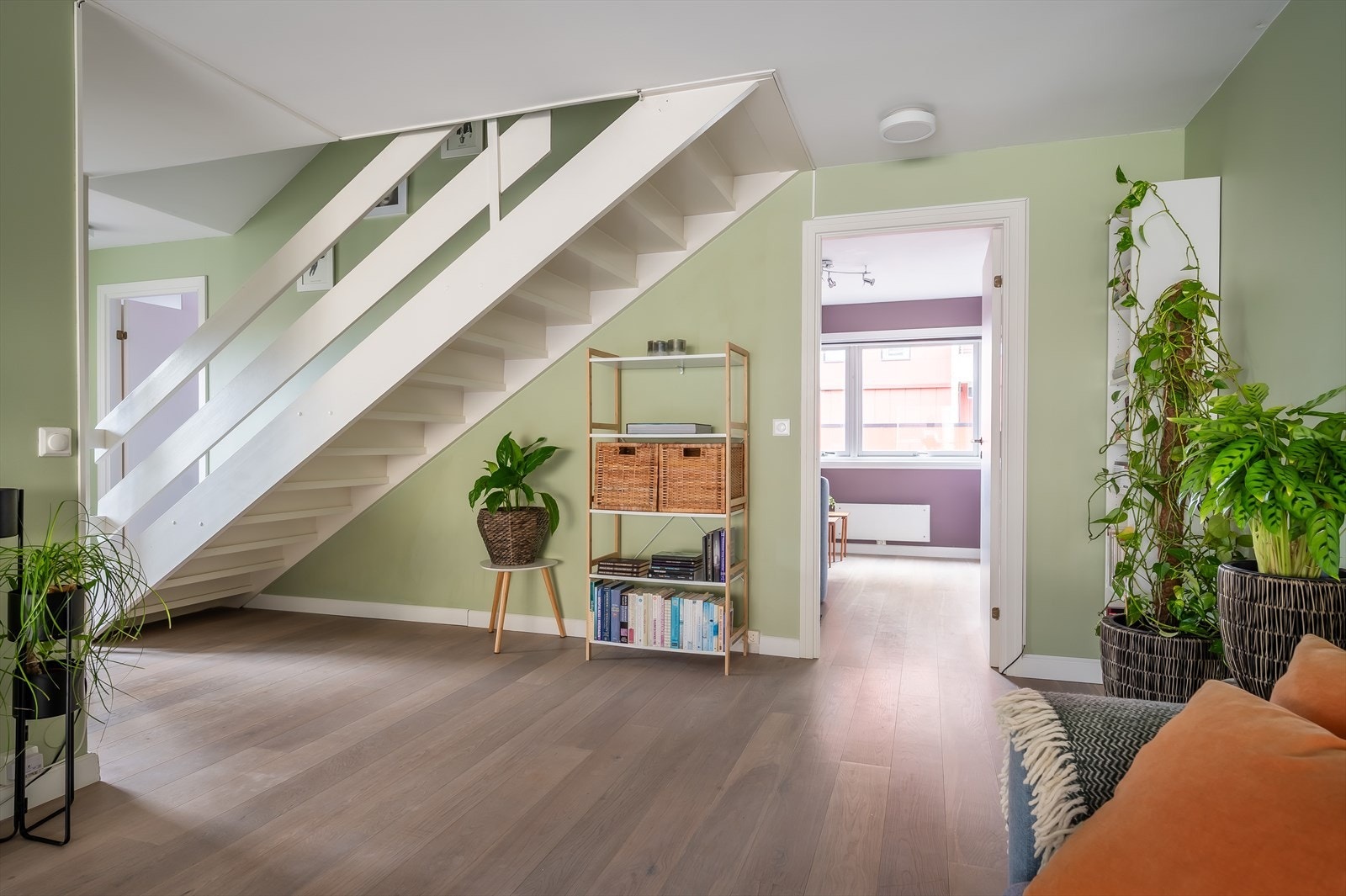 Leiligheten har en gjennomgående planløsning med store og gode rom. Galleribilde