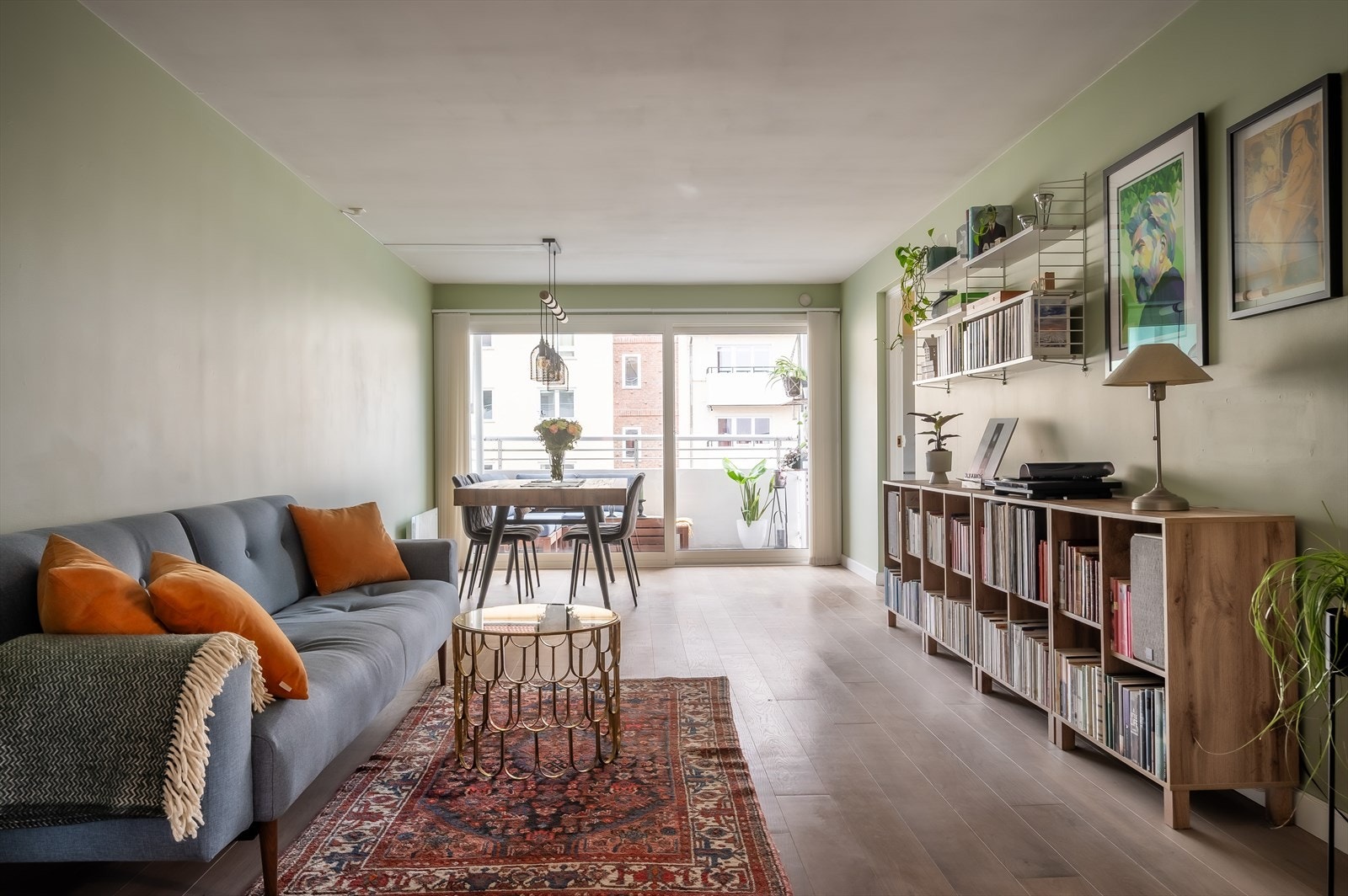 Stuen har gode møbleringsmuligheter. Galleribilde