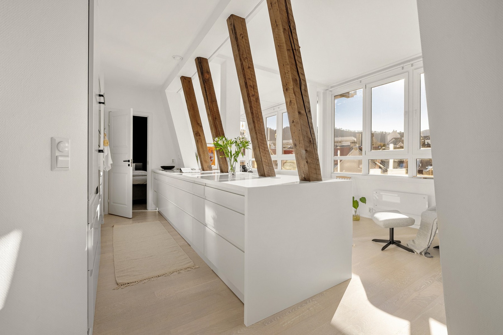 Kjøkkenet ble fornyet i 2014 og er fra kvalitetsleverandøren HTH. Galleribilde