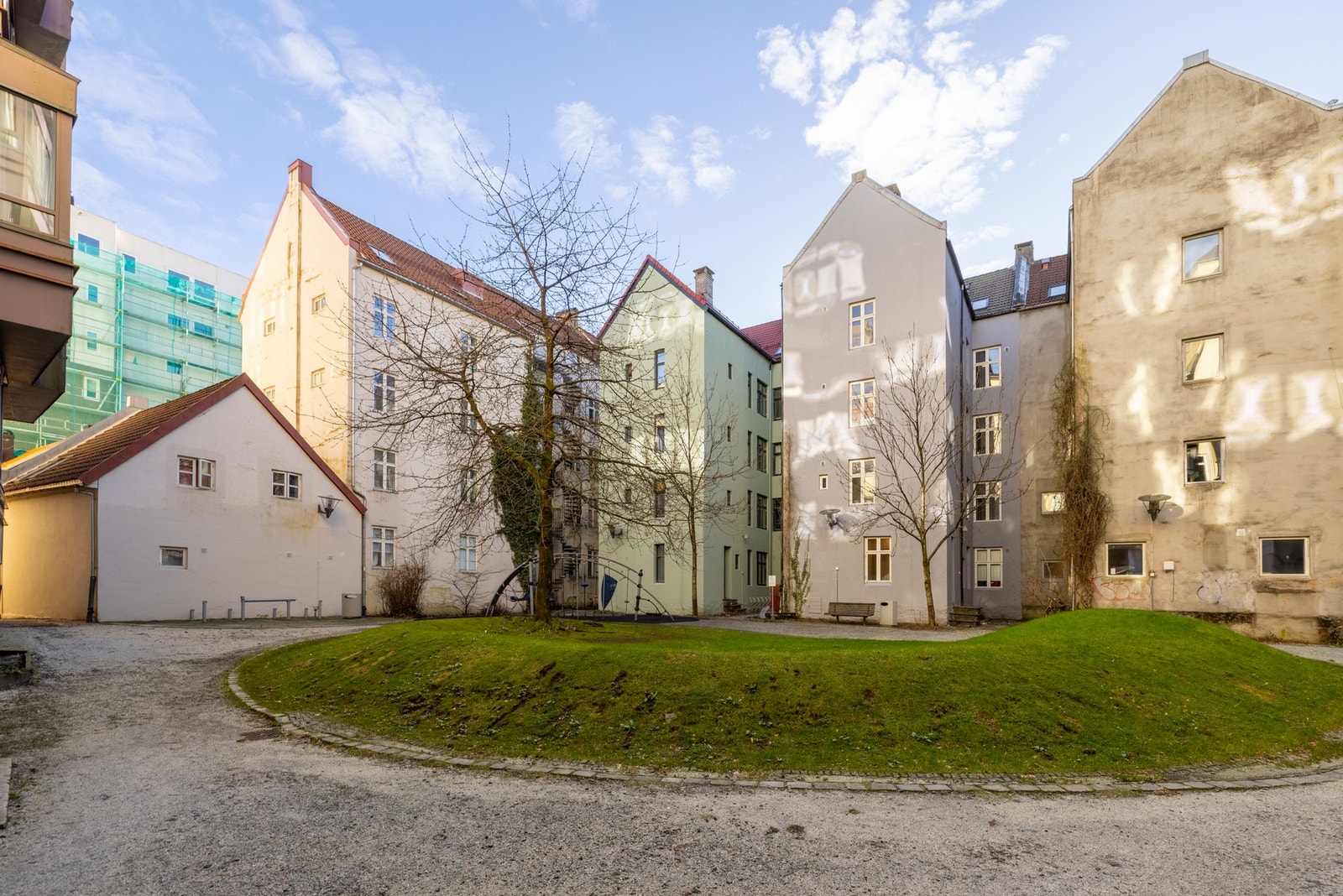 Sameiet har en fin bakgård med stor plen som er ypperlig på varme sommerdager. Galleribilde