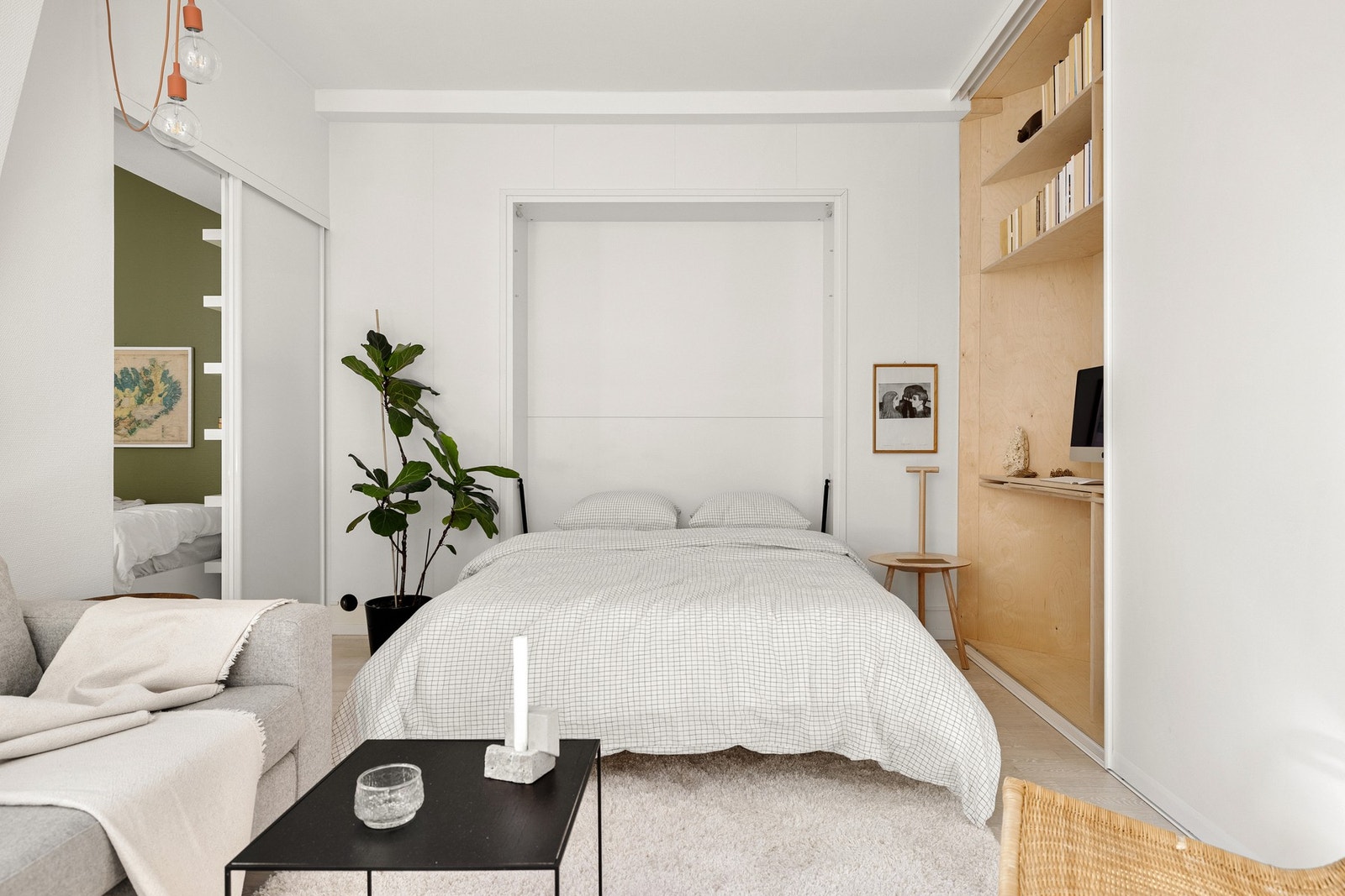 I stuen er finner du også en murphy seng som lett kan tas i bruk når du har besøk. Galleribilde