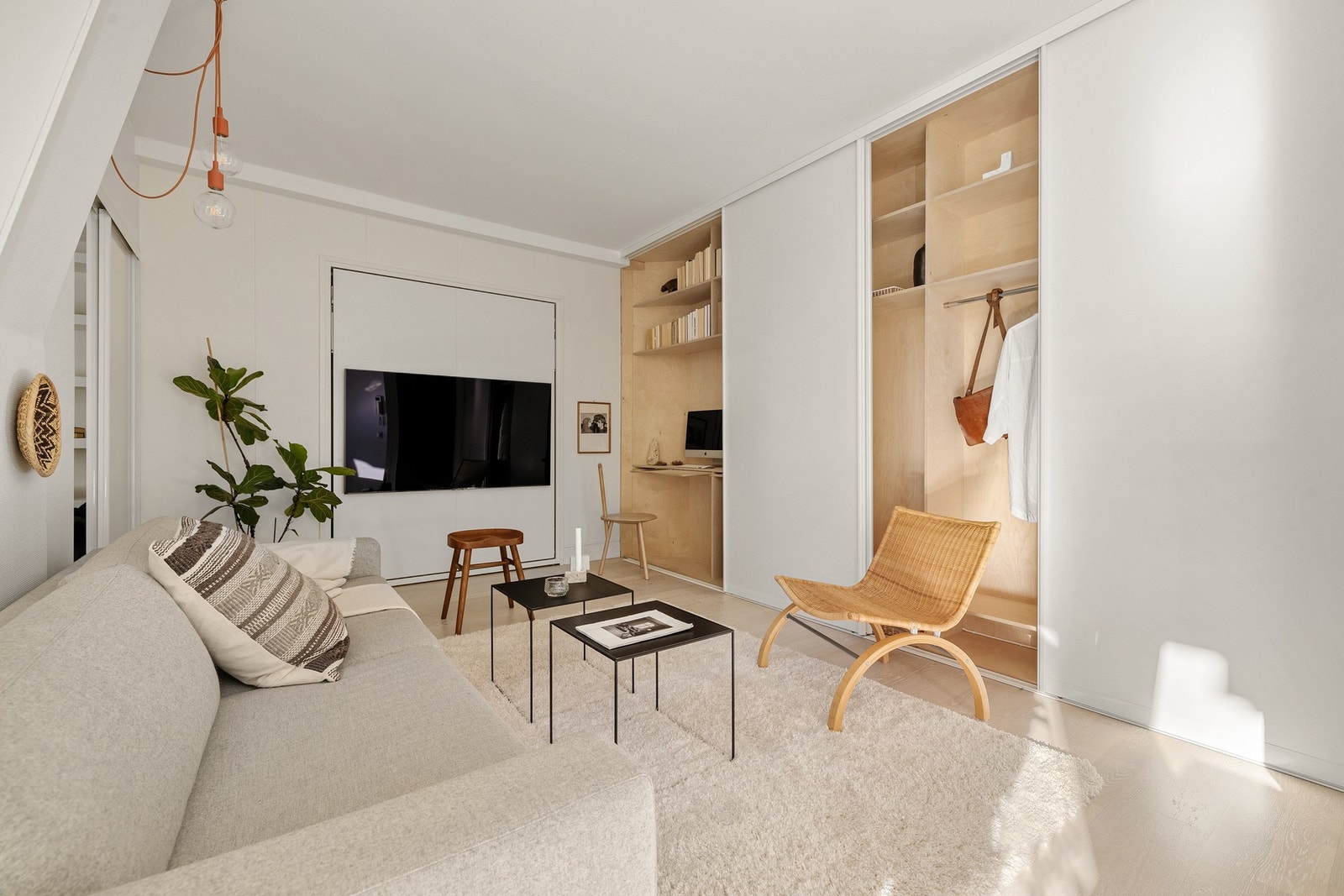 Her er det god plass til å innrede med både sofa- og mediasone. Galleribilde