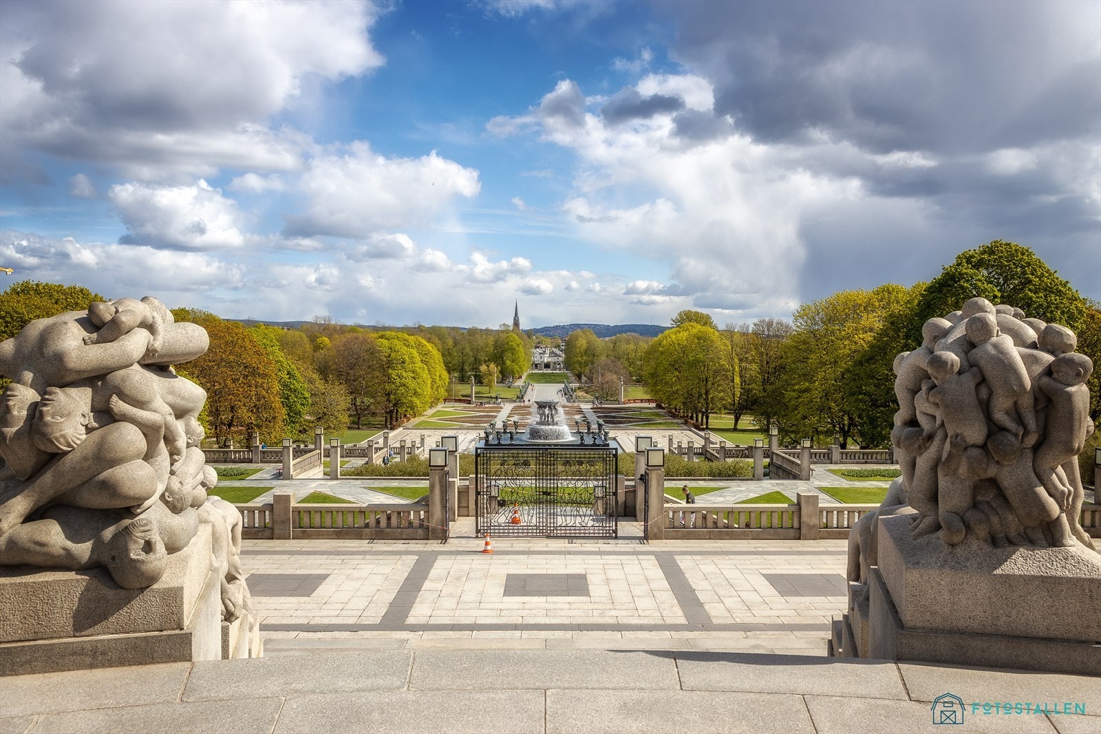 Det er gangavstand både til Stensparken, Marienlystparken og Frognerparken. I Frognerparken finner du flotte turstier, frodig beplantning og grøntanlegg i særklasse. Galleribilde