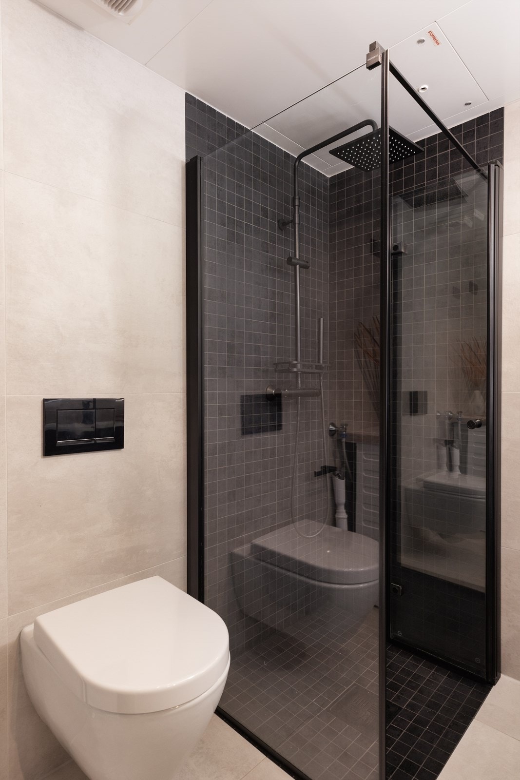 Det er lagt gulvvarme, samt opplegg for vaskemaskin. Galleribilde