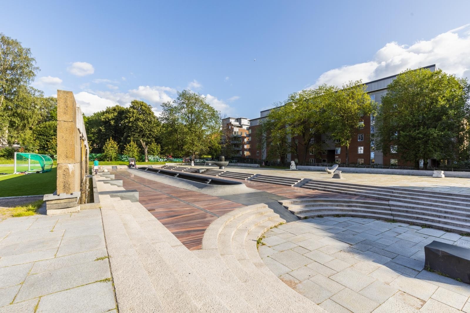 Området oppleves samtidig rolig og tilbaketrukket med blant annet Klosterenga park i nærheten. Galleribilde