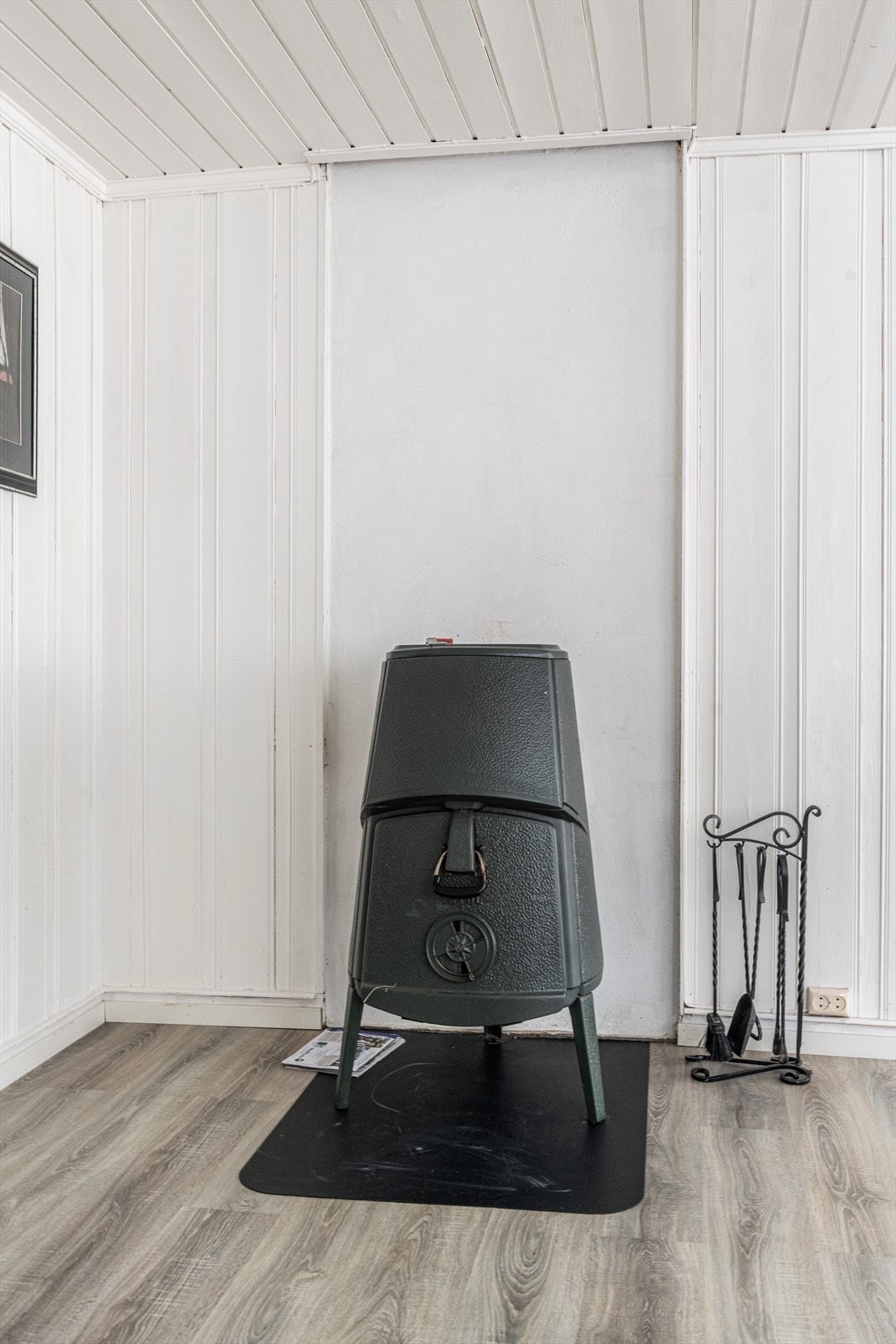 Her er det installert vedovn for en lun og god varme på kaldere dager. Galleribilde