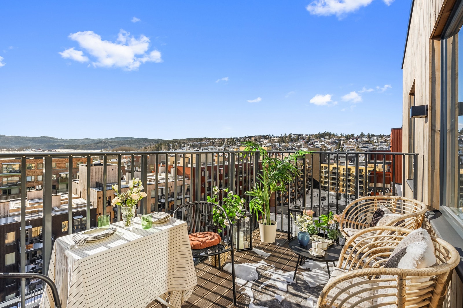 Houssam Ben Zrelli v/EIE eiendomsmegling har gleden av å presentere Gamleveien 87A - her får du en ny og moderne leilighet fra 2024 med høy standard og nybygggaranti! Galleribilde