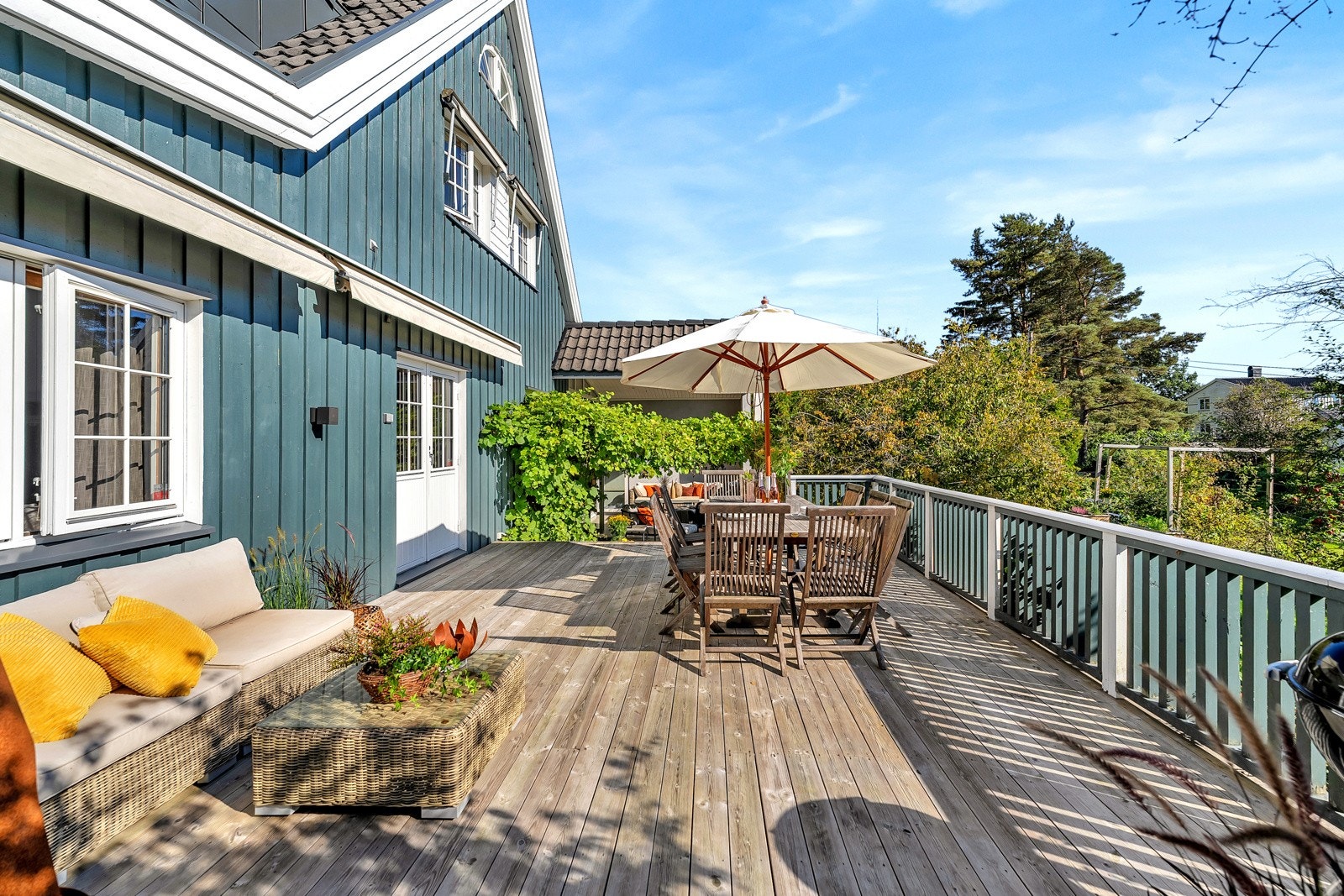 Boligen har ett terrasseareal på ca. 130 kvm. fordelt over ulike nivåer. Galleribilde