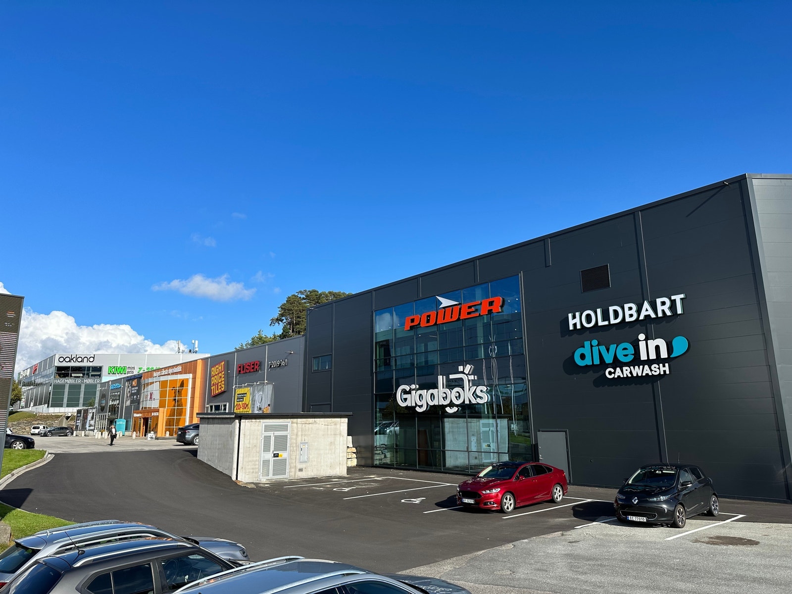Right Price Tiles, PetXL og Rolfs elektro Galleribilde