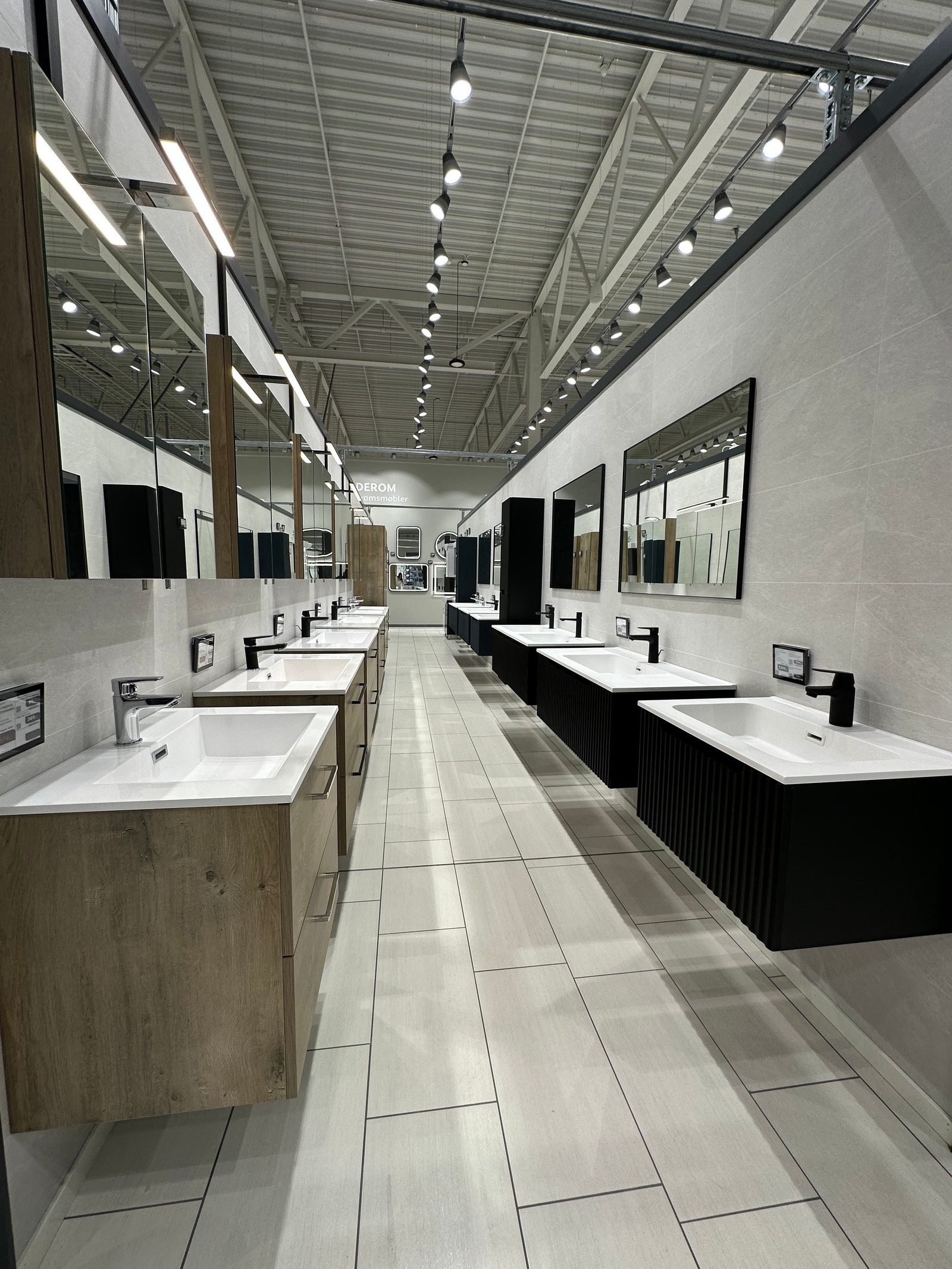 Ny Megaflis butikk på 5.000m2 Galleribilde
