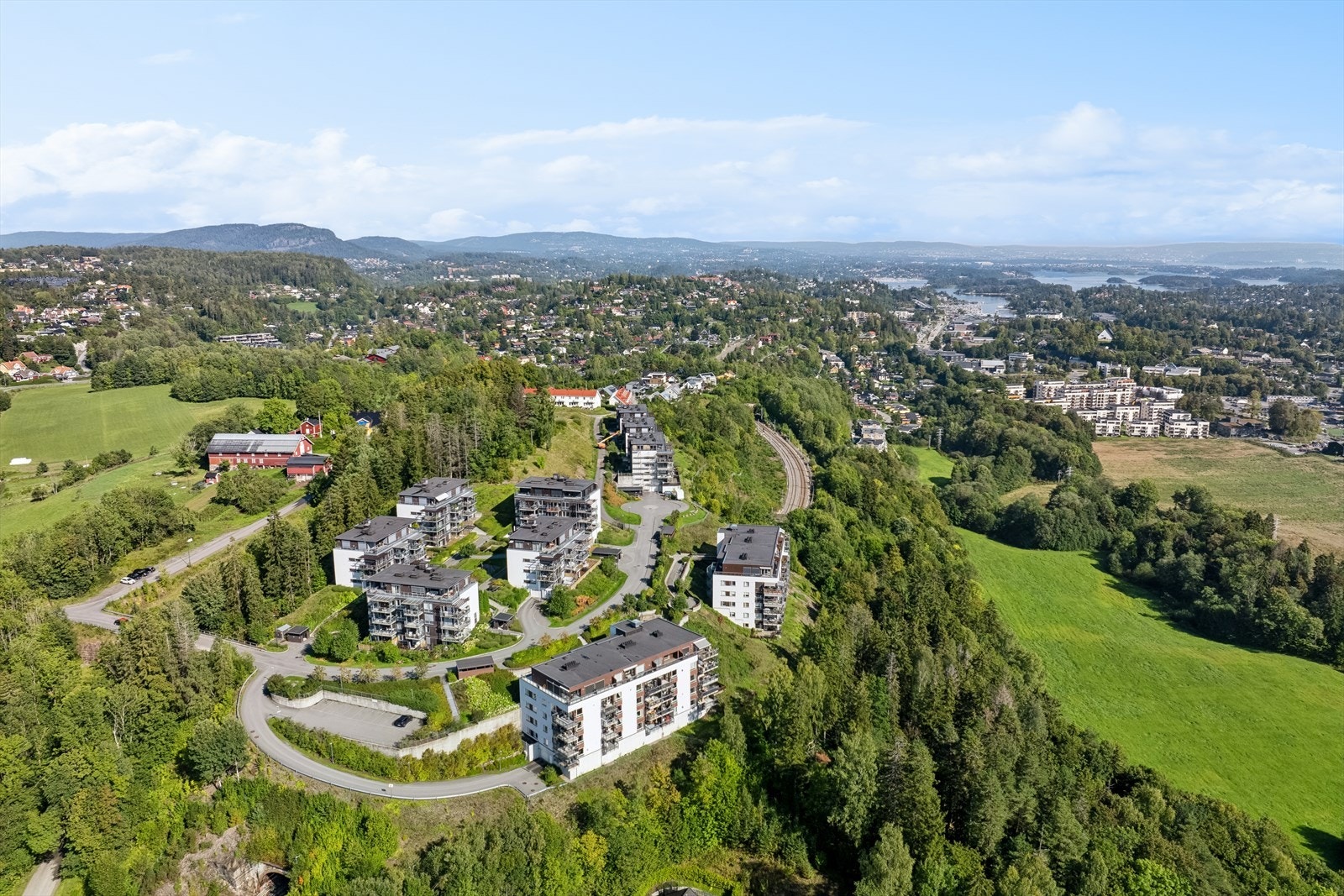 På vinterstid preppes det skiløype like utenfor døren som tar deg inn til Vestmarka. Galleribilde