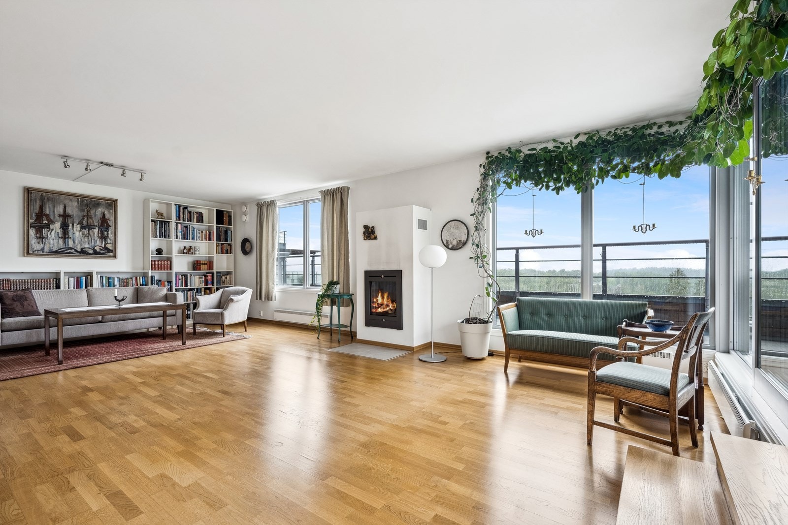 Svært romslig med plass flere møbleringsalternativer. Galleribilde