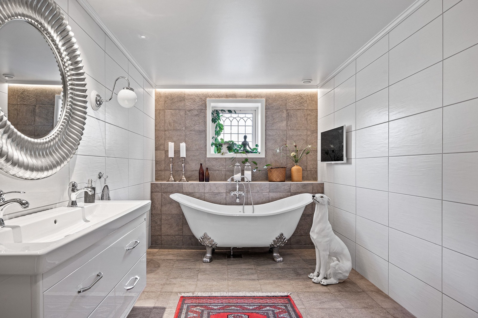 Här kan man njuta av sin badstund med musik eller tv Galleribilde