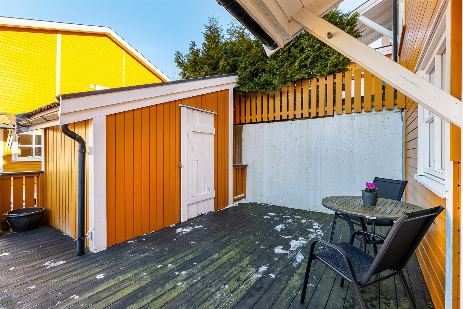 Utvendig bod er lett tilgjengelig på inngangssiden. Galleribilde