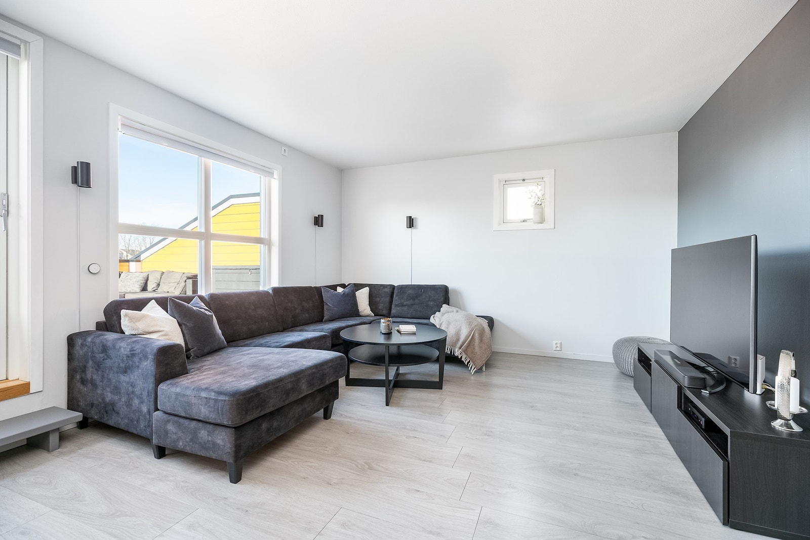 Leiligheten er i senere år betydelig oppgradert, blant annet med nye overflater. Alle rom utenom badet ble malt våren 2021. Galleribilde