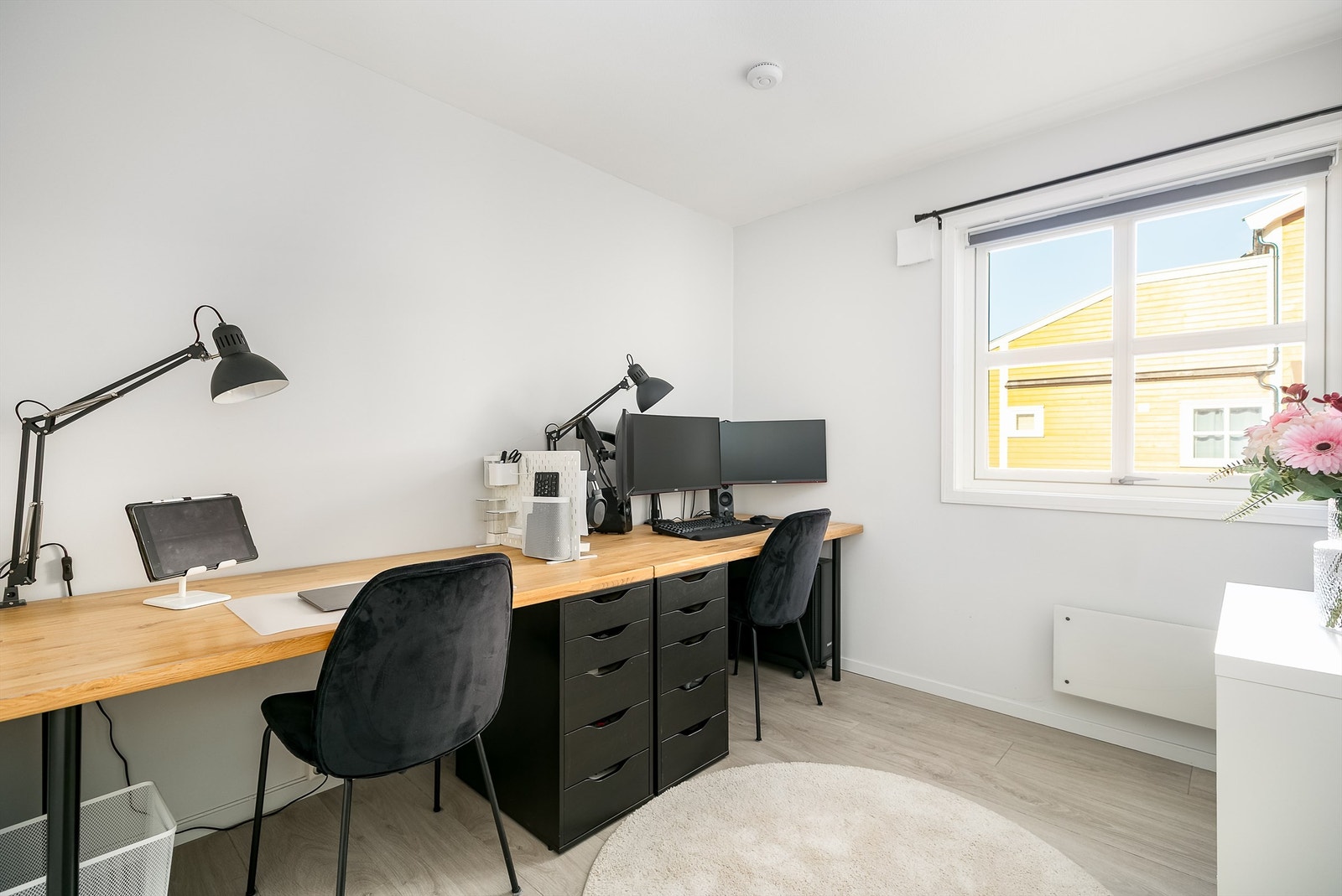 Leilighetens to soverom er begge av god størrelse, Med nesten 8 kvm. gulvflate er dette et velfungerende barne-/gjesterom. Galleribilde