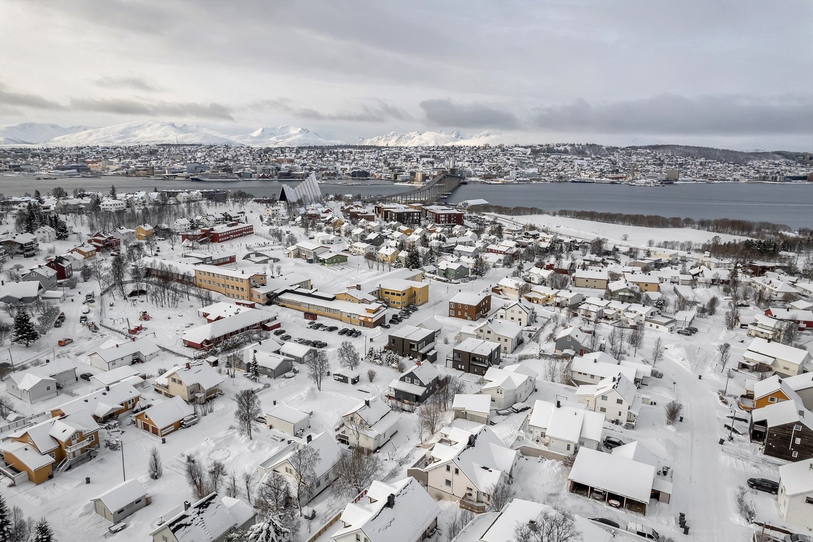 Området har umiddelbar nærhet til flotte turområder sommer som vinterstid Galleribilde