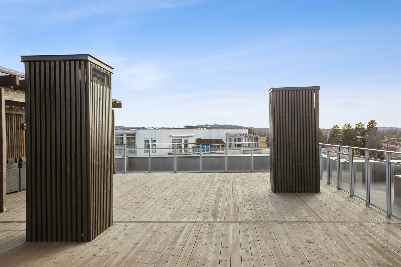 Romslig takterrasse som er til disposisjon for beboerne. Galleribilde