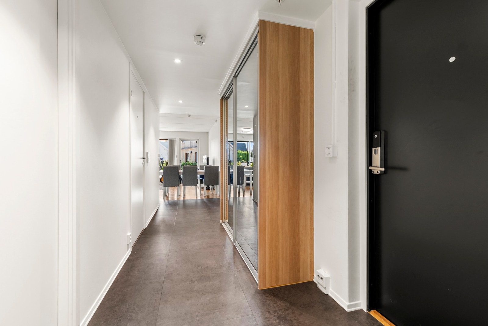 Her blir du møtt av en lys og åpen atmosfære. Galleribilde