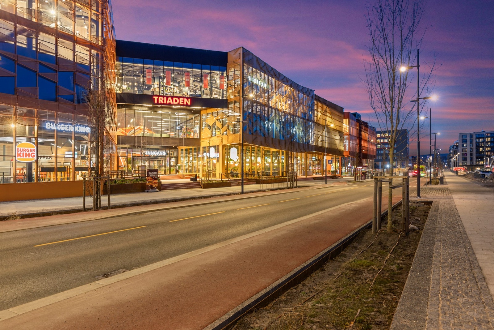 Triaden storsenter ligger kun 8 minutters gange unna leiligheten. Galleribilde