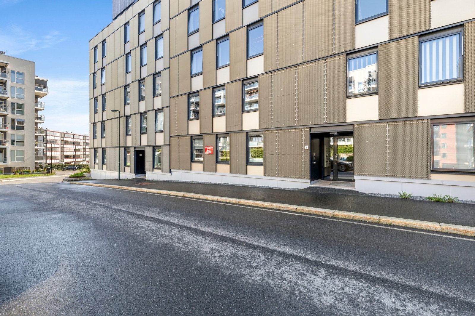 Byggets hovedinngang. Galleribilde