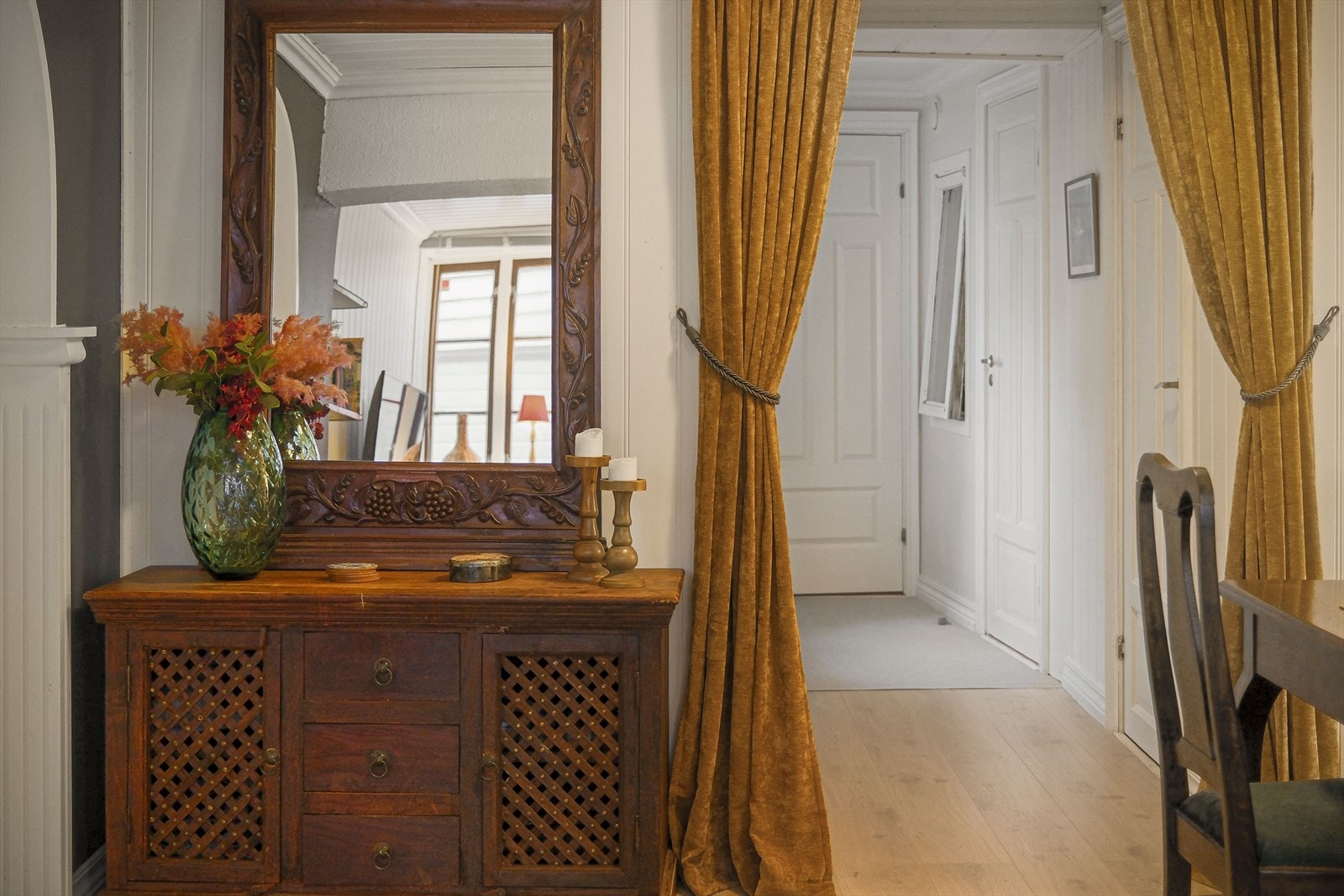 Fra stue mot gang, alkove og soverom Galleribilde