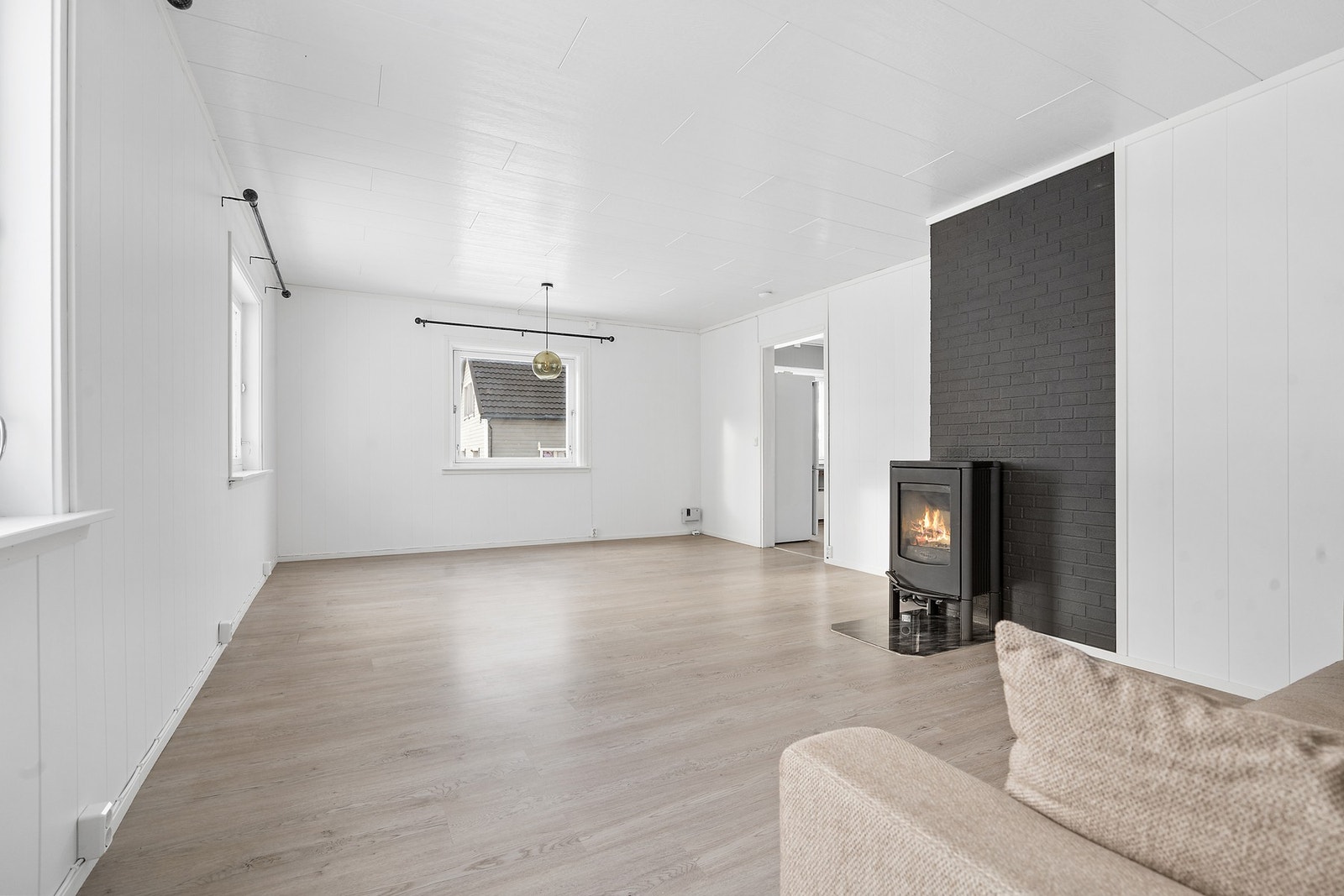 Stuen med vedovn Galleribilde