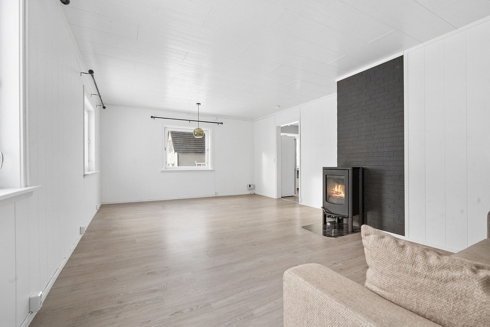 Stuen med vedovn Galleribilde