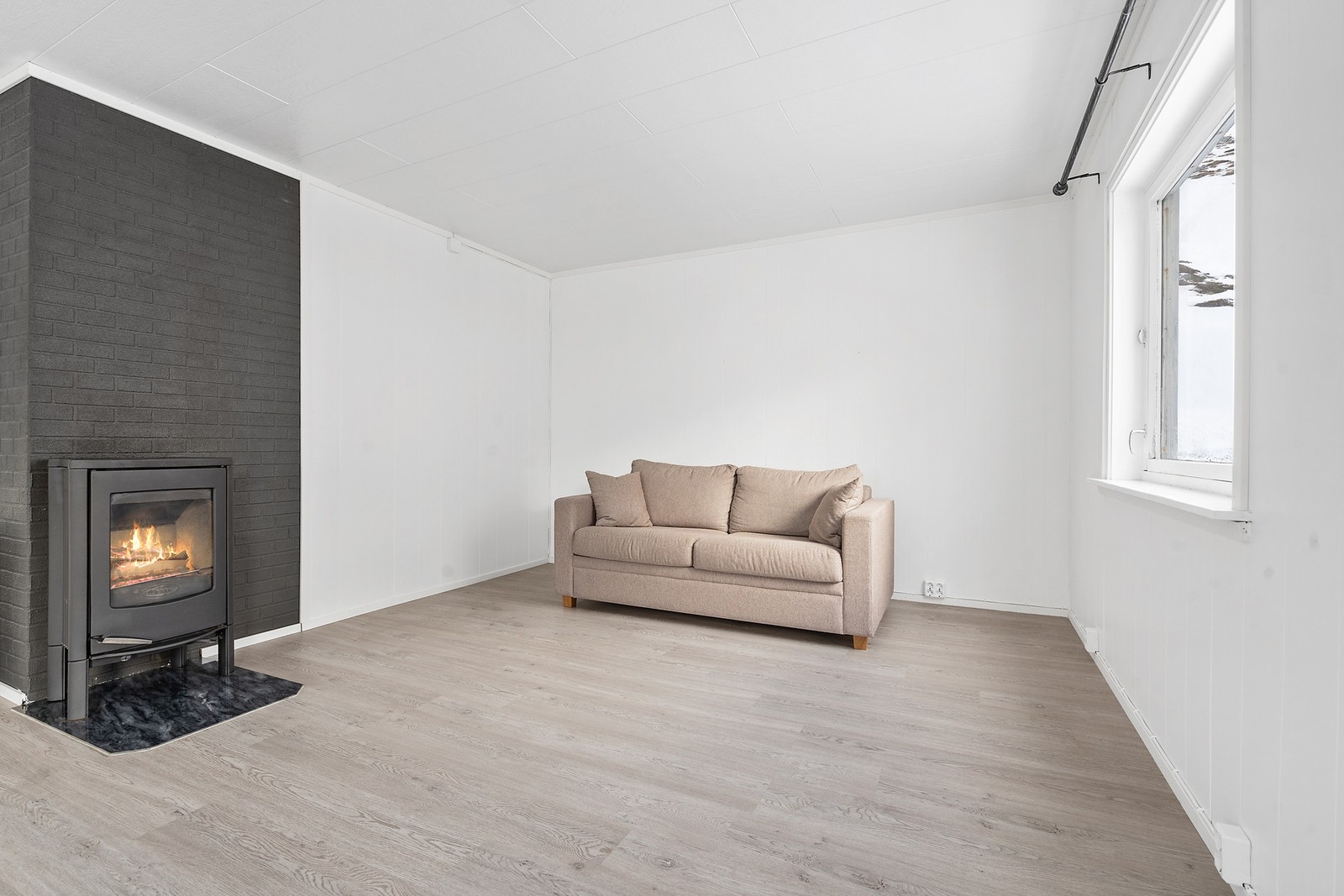 Stuen med vedovn Galleribilde