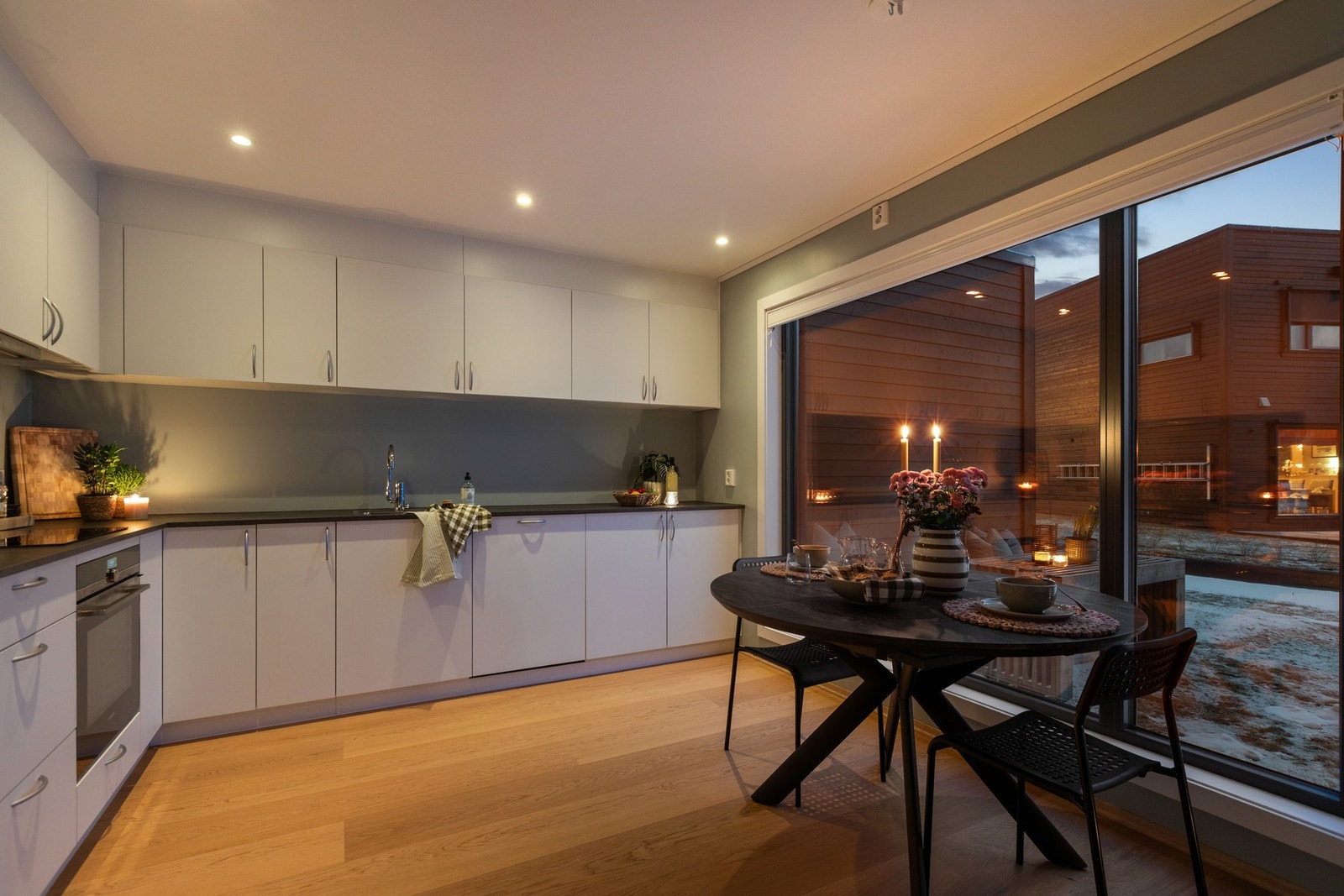 Boligen ligger i et nyetablert område i stor vekst sentralt i Nannestad. Galleribilde