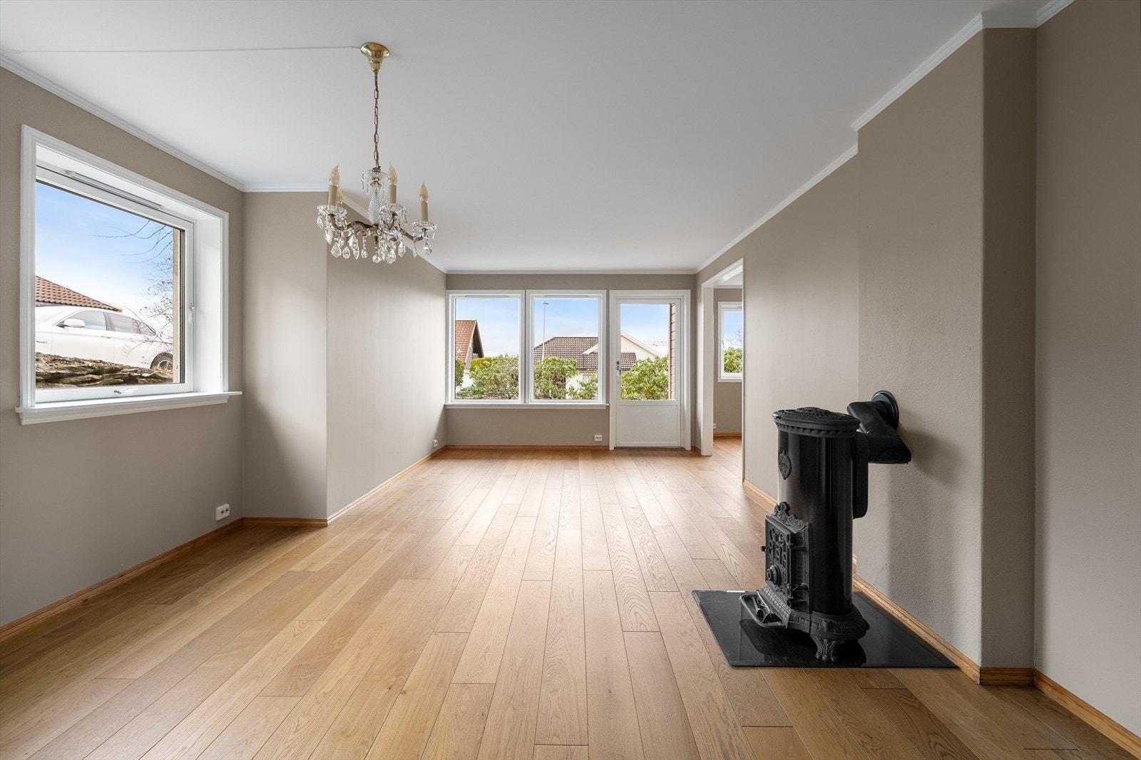 Moderne fargetoner på vegg med flott enstav gulv Galleribilde