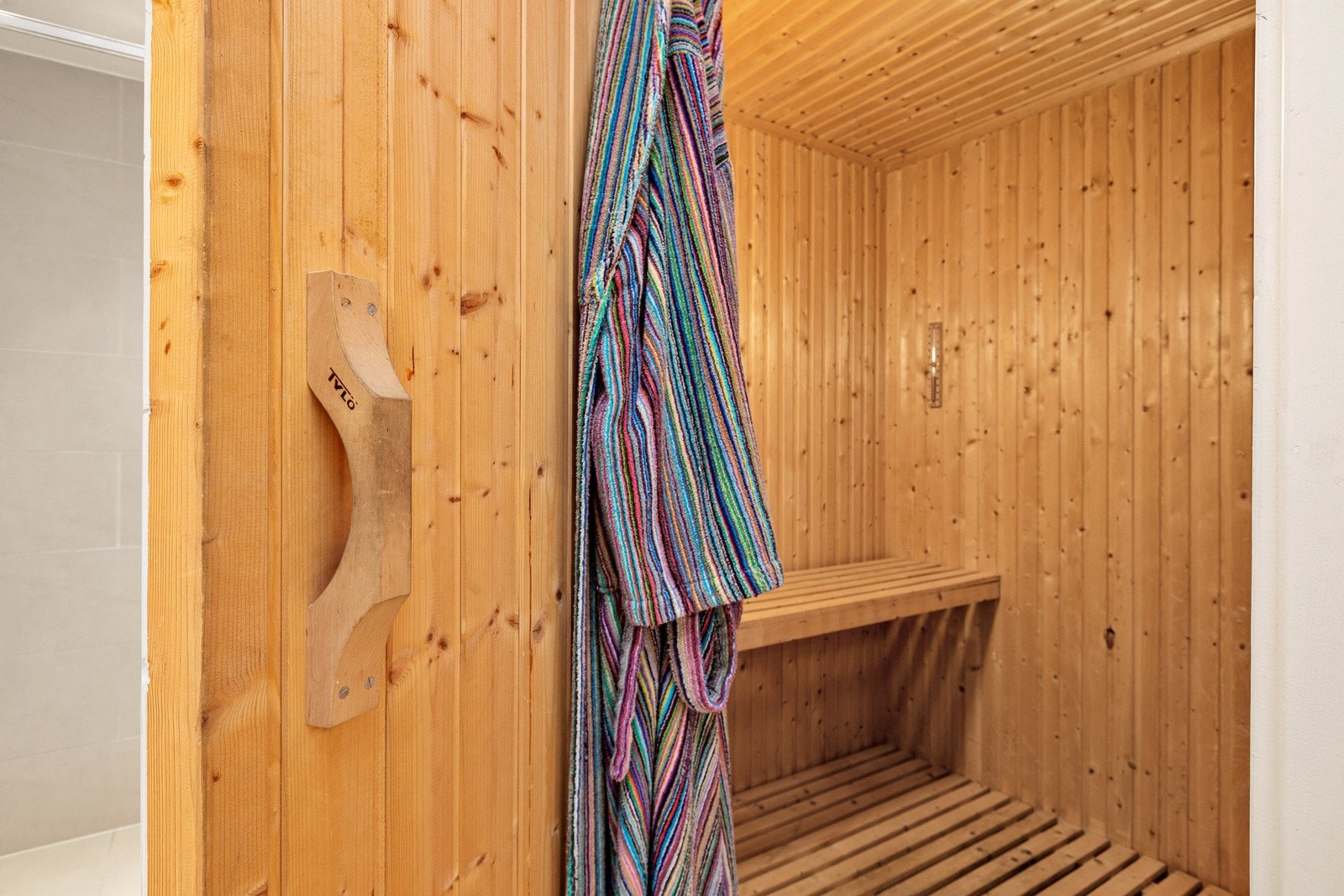 Hverdagsluksus med badstu fra badet. Galleribilde