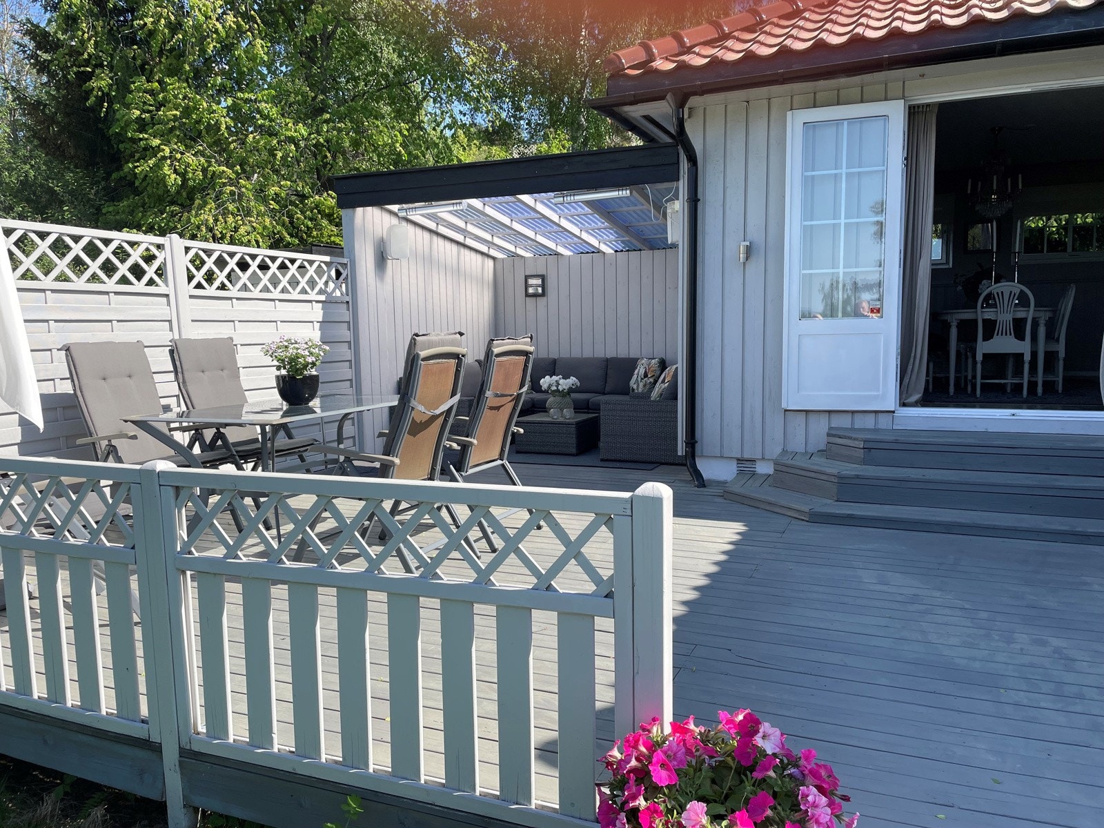 God plass til utemøbler, grill og det man måtte ønske. Galleribilde