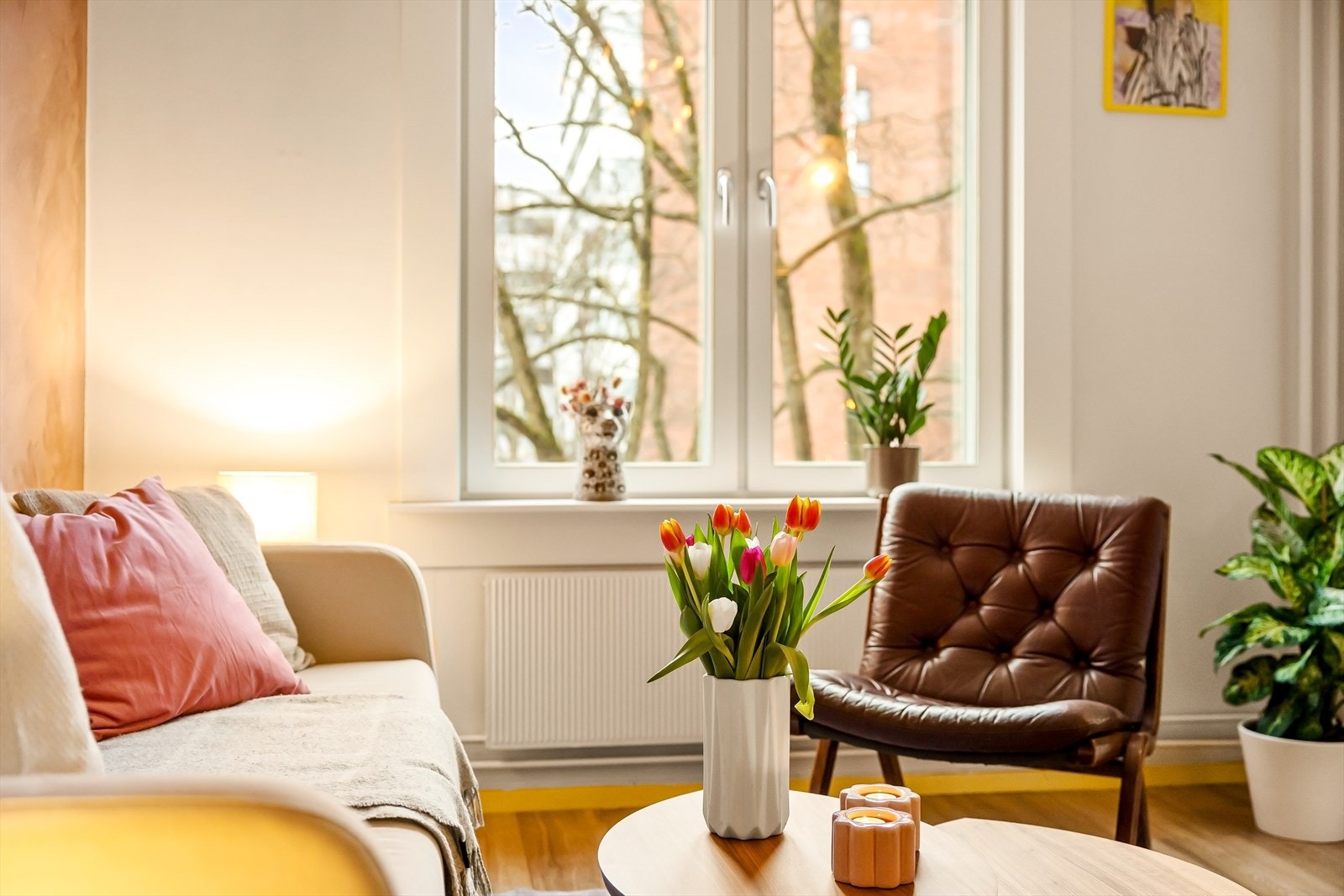 Vinduer med moderne 2-lags glass for bedre isolasjon. Galleribilde