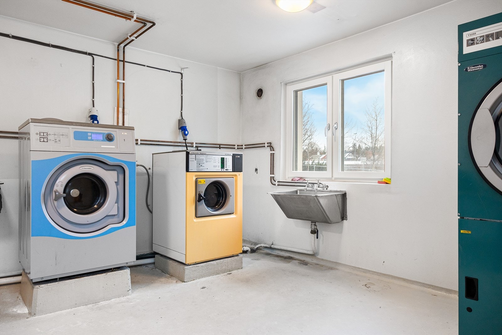Det er to vaskerom i borettslaget. Disse kan fritt benyttes av alle, dog til bestemte tider. Regler for dette er oppslått i vaskerom. Galleribilde