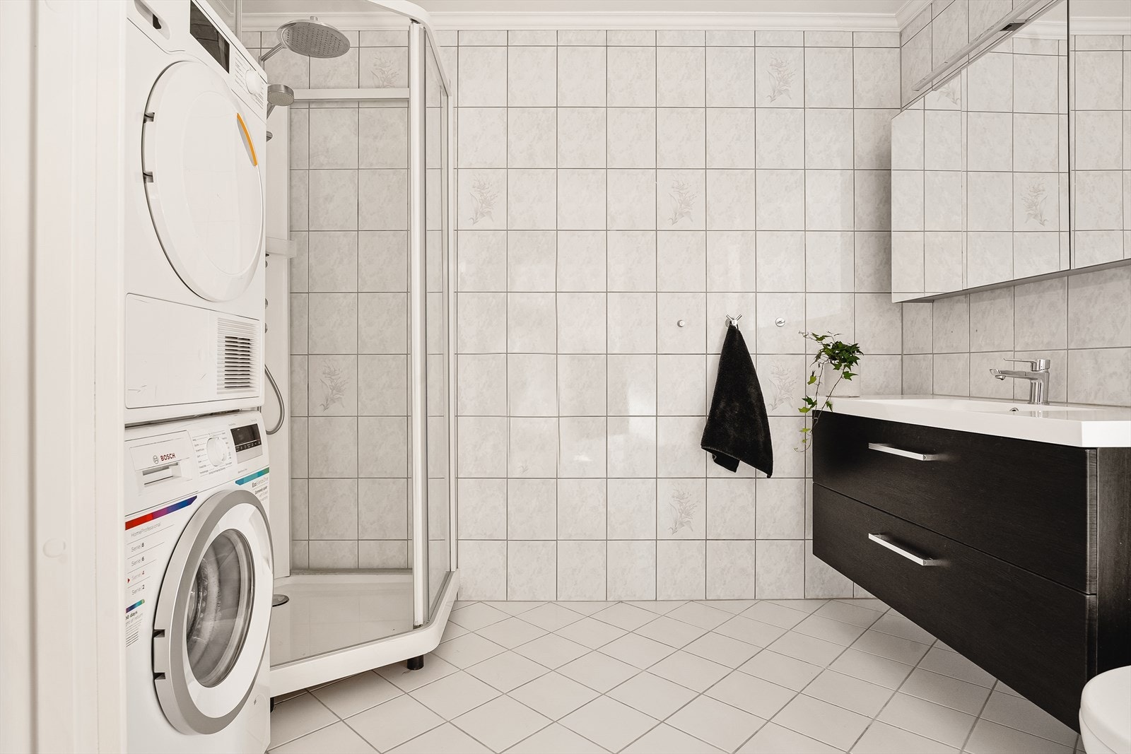 - Lyst helfliset bad på 6,6 m² - Galleribilde