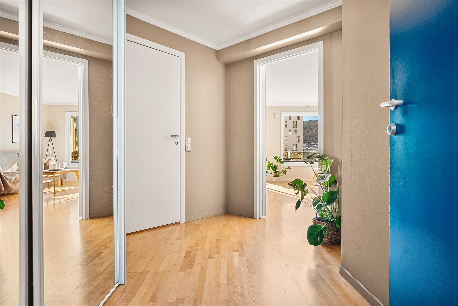 - Entré på 7 m² som gir et godt førsteinntrykk av leiligheten - Galleribilde