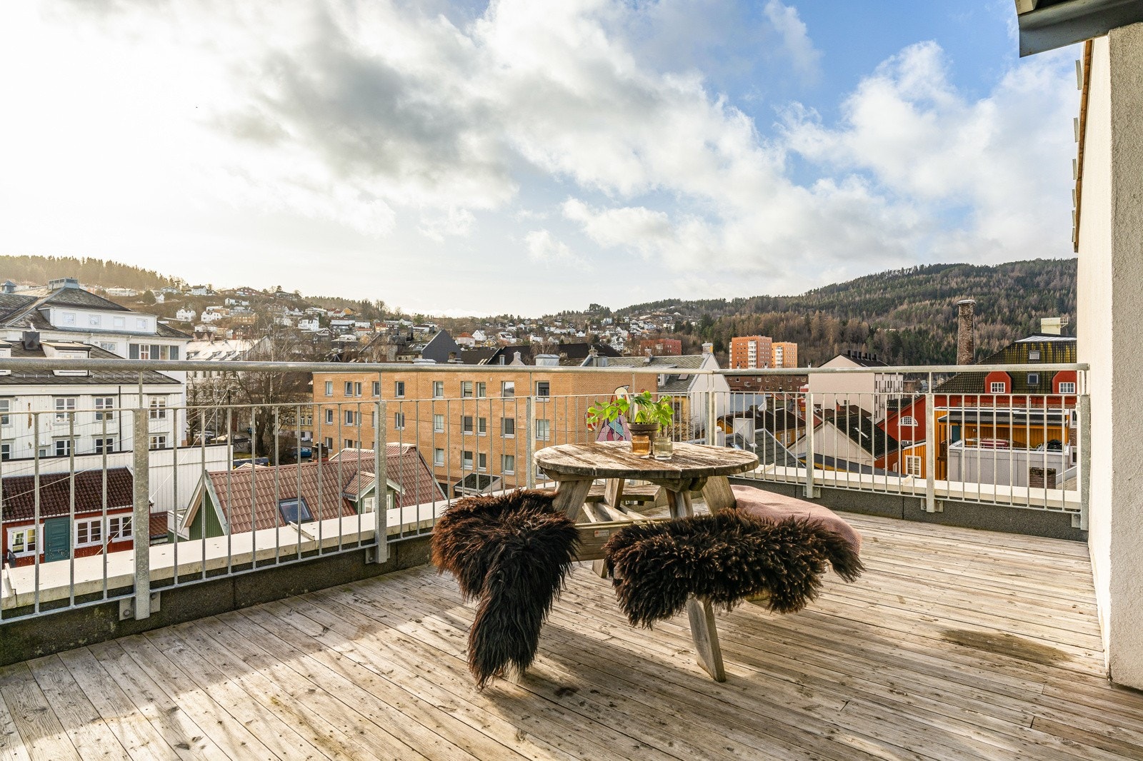 Romslig felles takterrasse for beboerne. Galleribilde