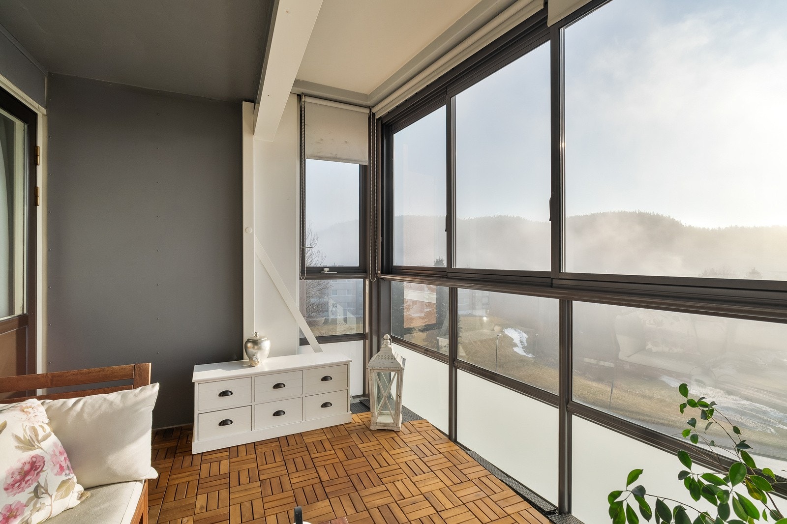 Balkongen er på ca. 9 kvm og er vendt mot sydøst. Galleribilde