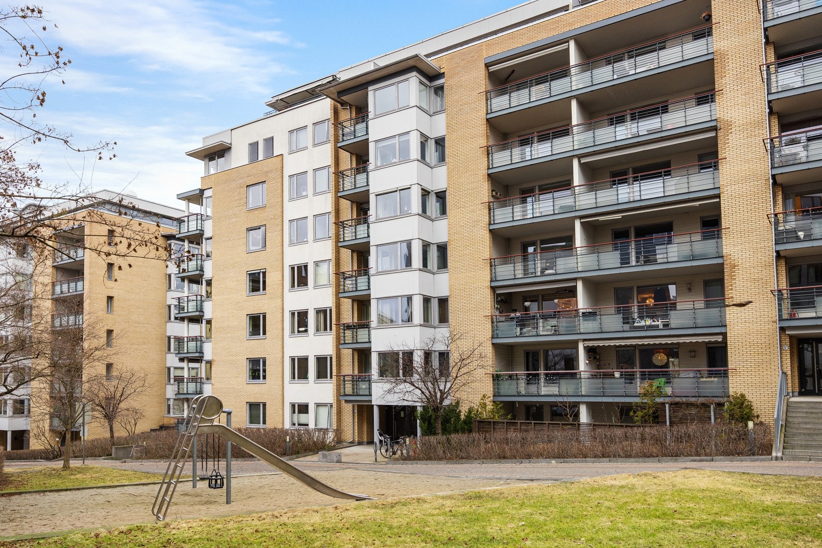 Elvebredden Øvre Boligsameie består av 79 boligseksjoner. Galleribilde