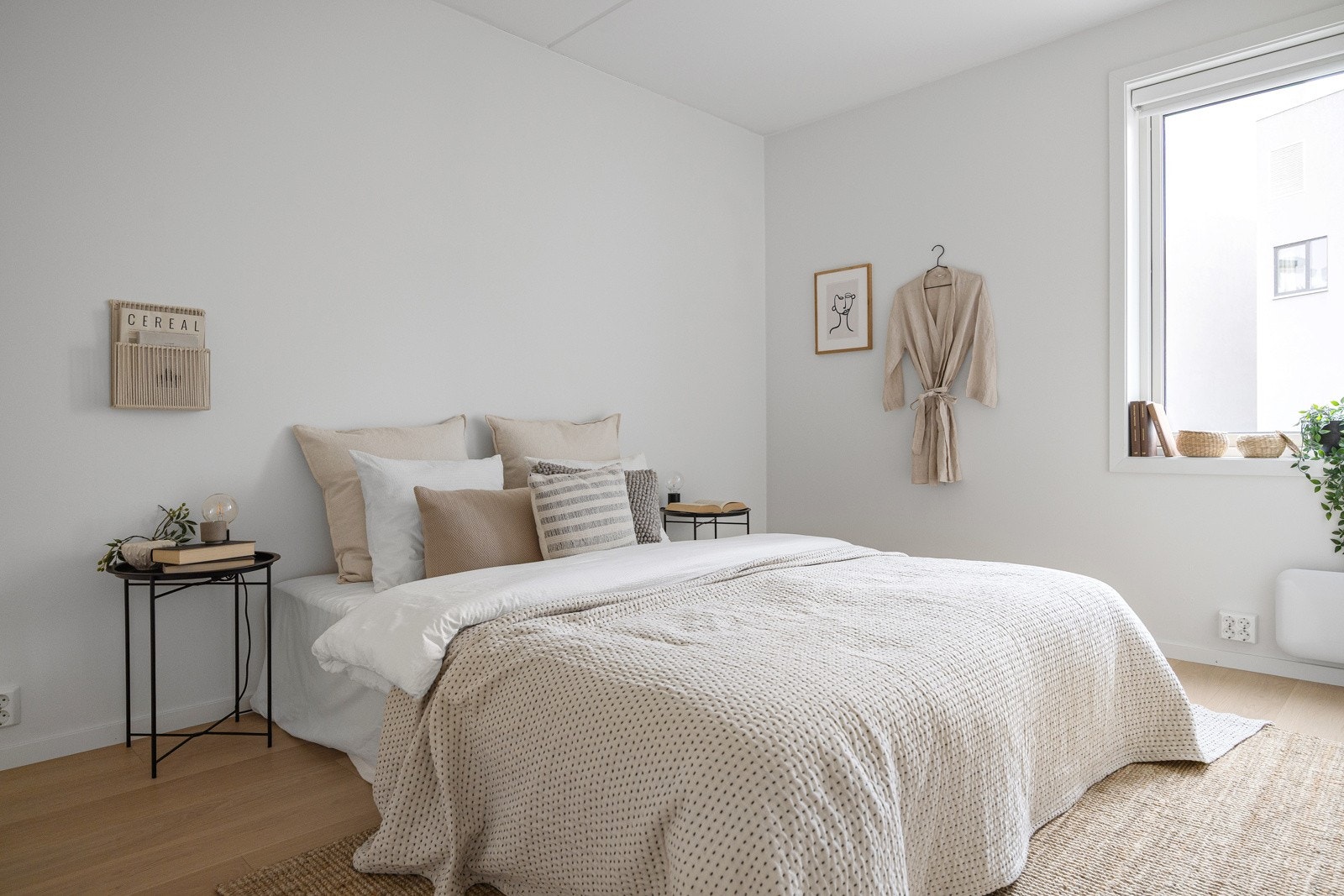 Soverom med god plass til dobbeltseng. Galleribilde