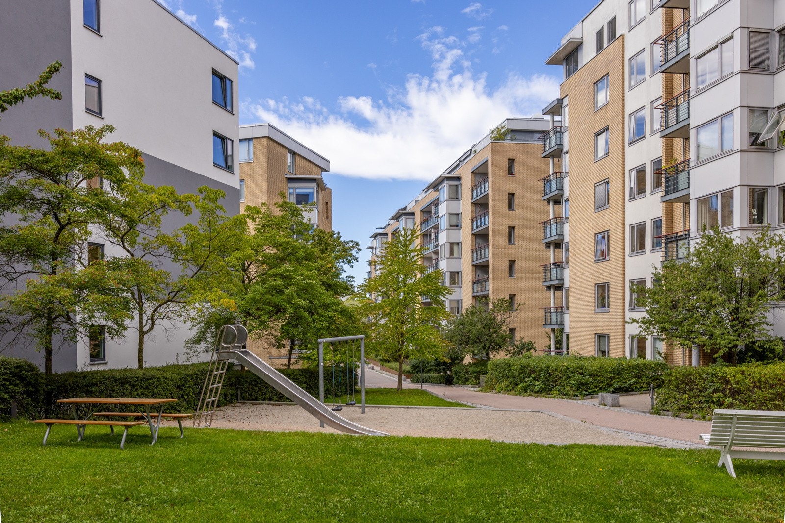 Sameiet har pent opparbeidet bilfritt fellesareale. Galleribilde